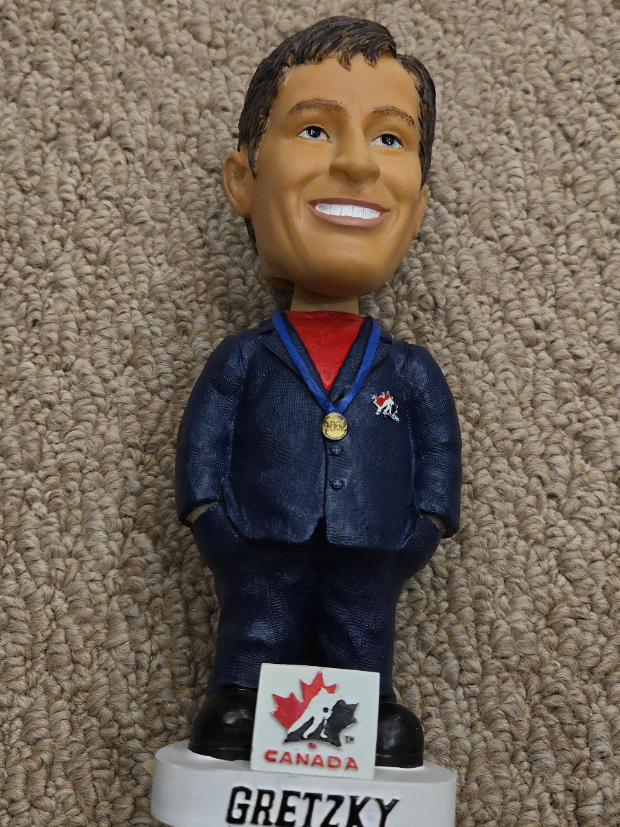Wayne Gretzky Canada Bobblehead thumbnail