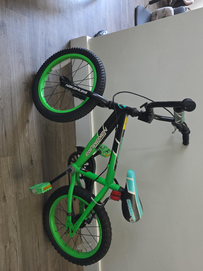 Nakamura 16-inch Kids Bike - Green & Black thumbnail