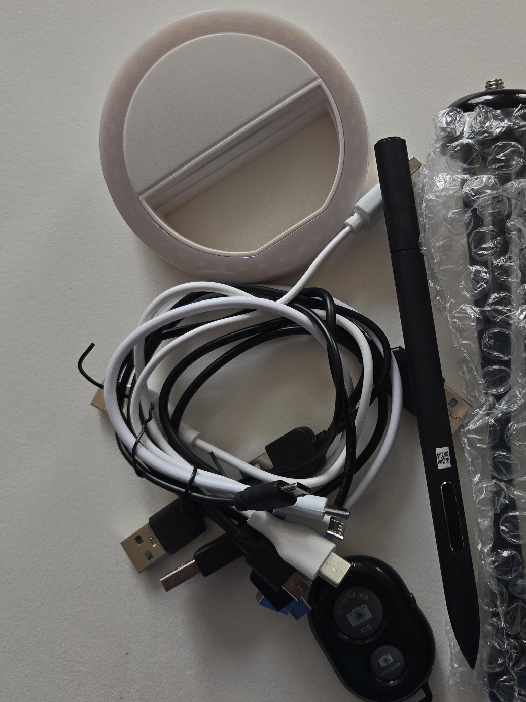 LED Ring Light, Tripod, Pen, Cables thumbnail