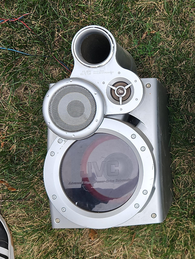 2 Subwoofers JVC Advanced Hyper Power-Drive Subwoofer thumbnail