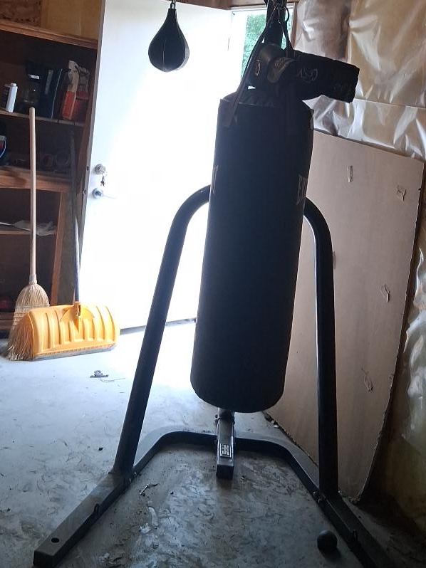 Everlast Punching Bag with Stand thumbnail