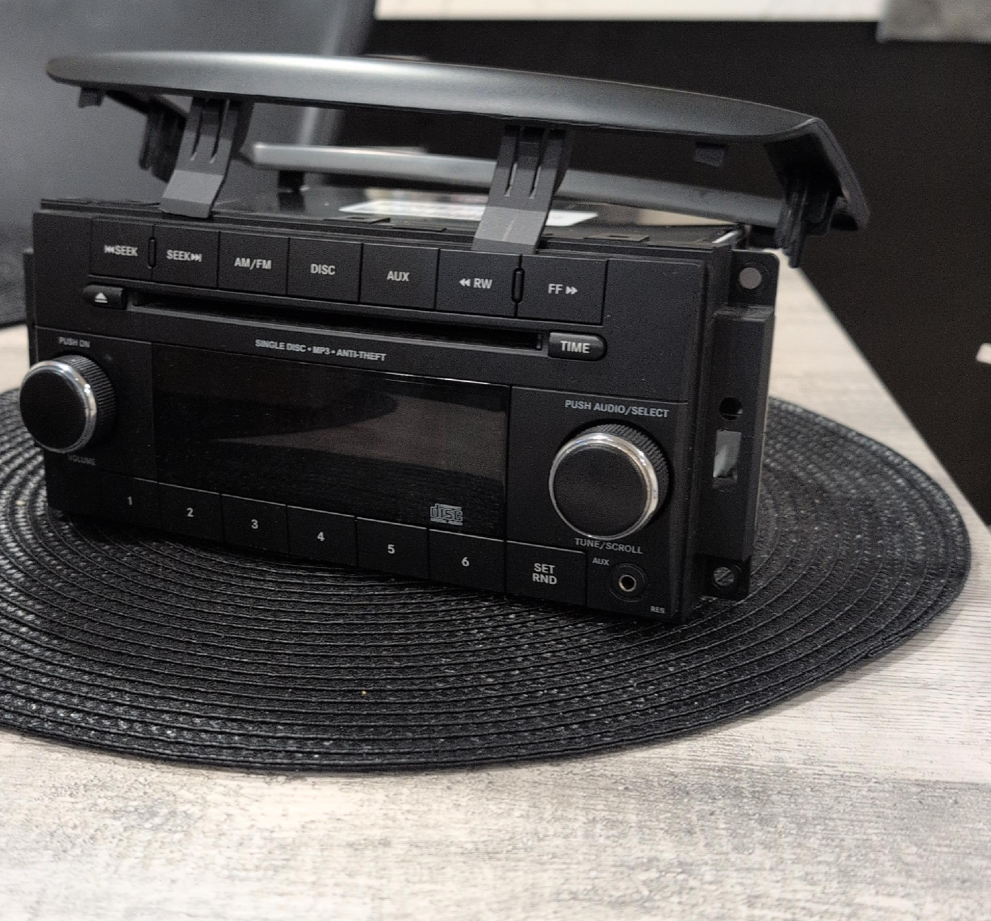 Dodge Grand Caravan 2016 CD/Radio and cover thumbnail