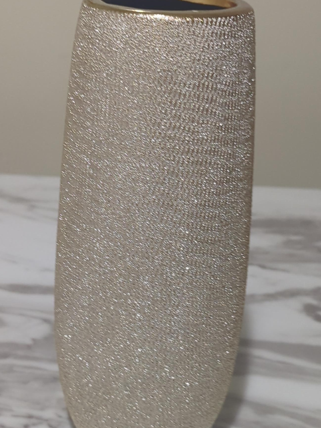 Gold Textured Vase thumbnail
