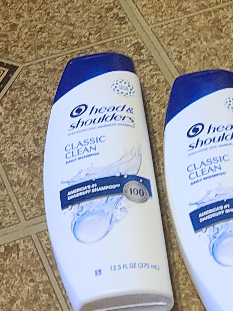 Head & Shoulders Classic Clean Shampoo 12.5 fl oz thumbnail