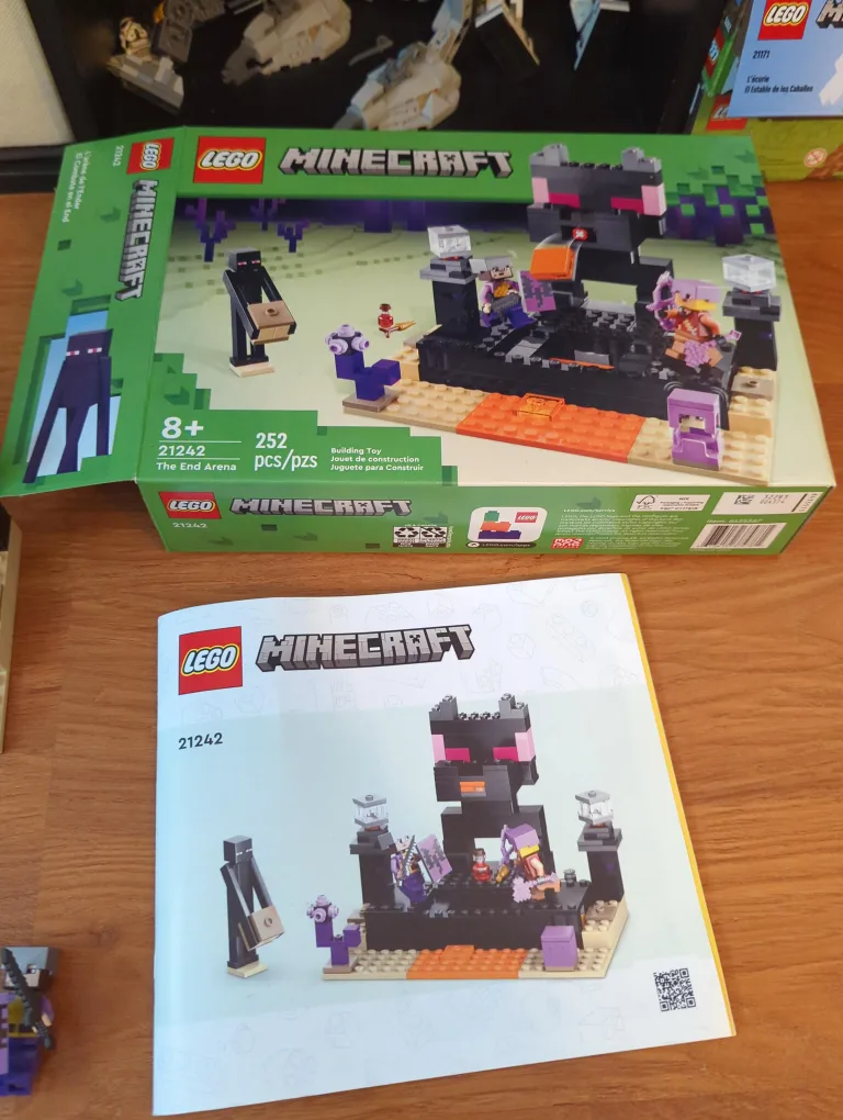 LEGO Minecraft The End Arena 21242 - 252 Pieces