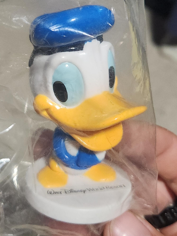 Walt Disney World Resort Donald Duck Figurine thumbnail