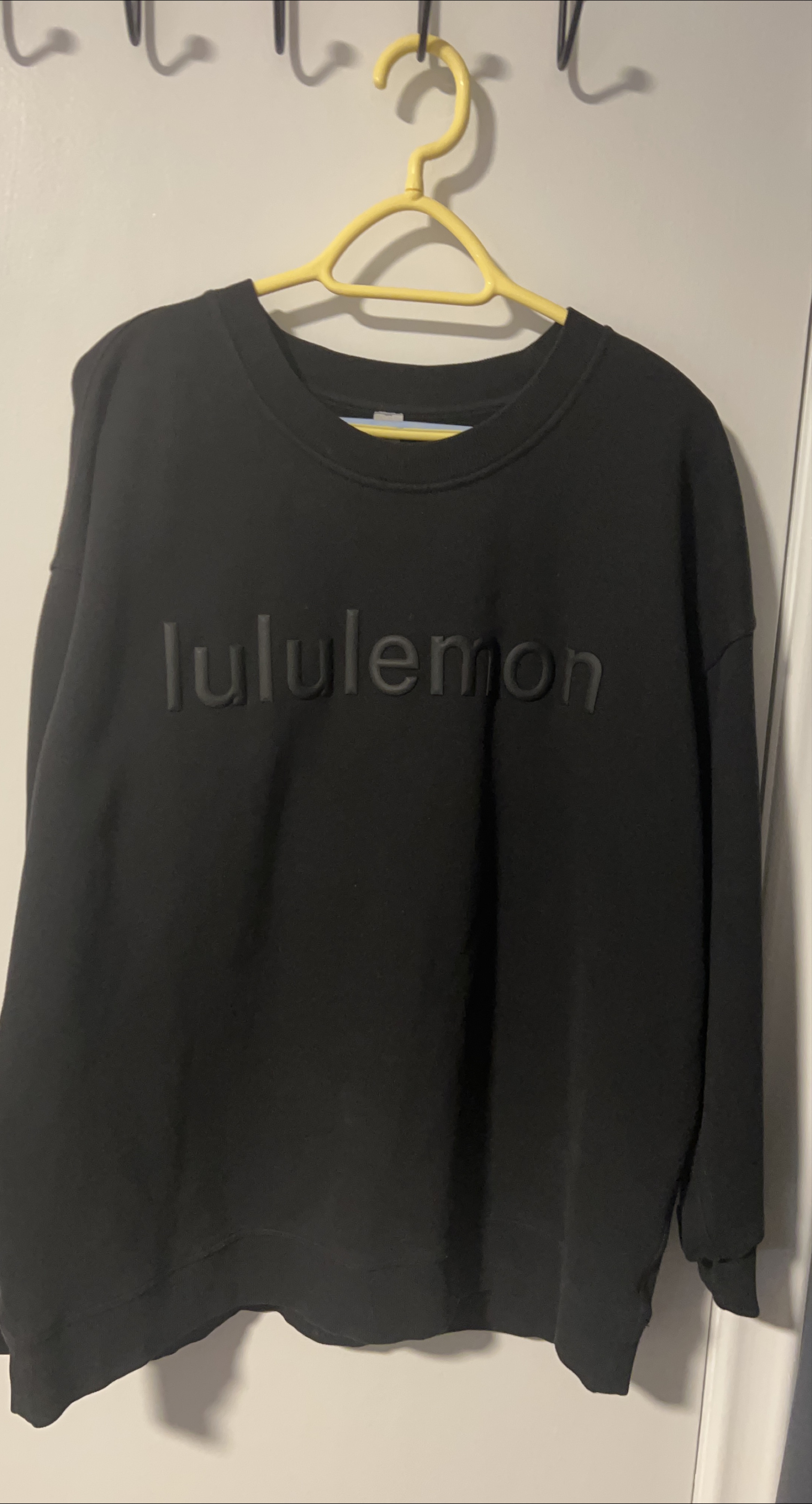 Lululemon Black Crewneck Sweatshirt - Size 12 thumbnail