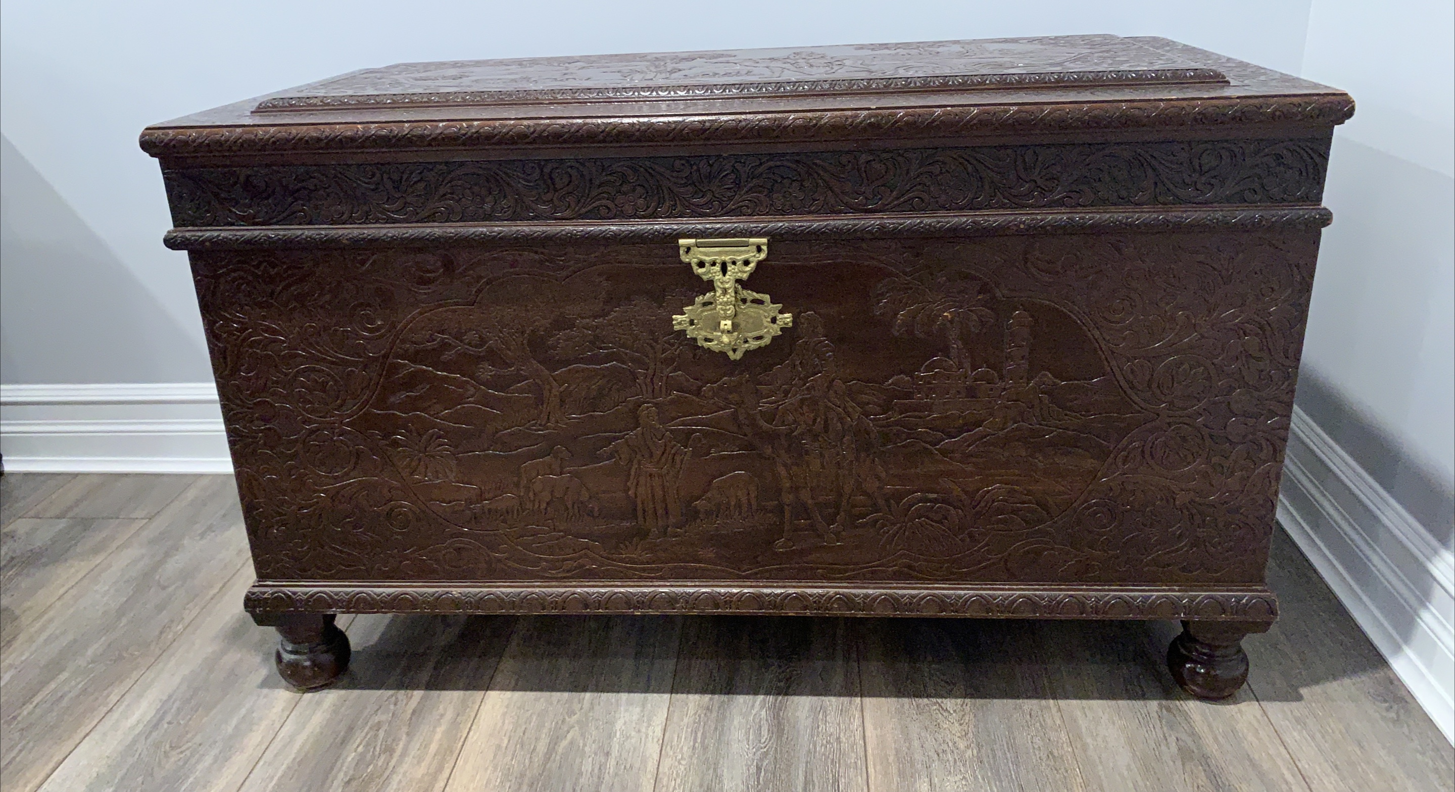Antique Style Wooden Chest thumbnail