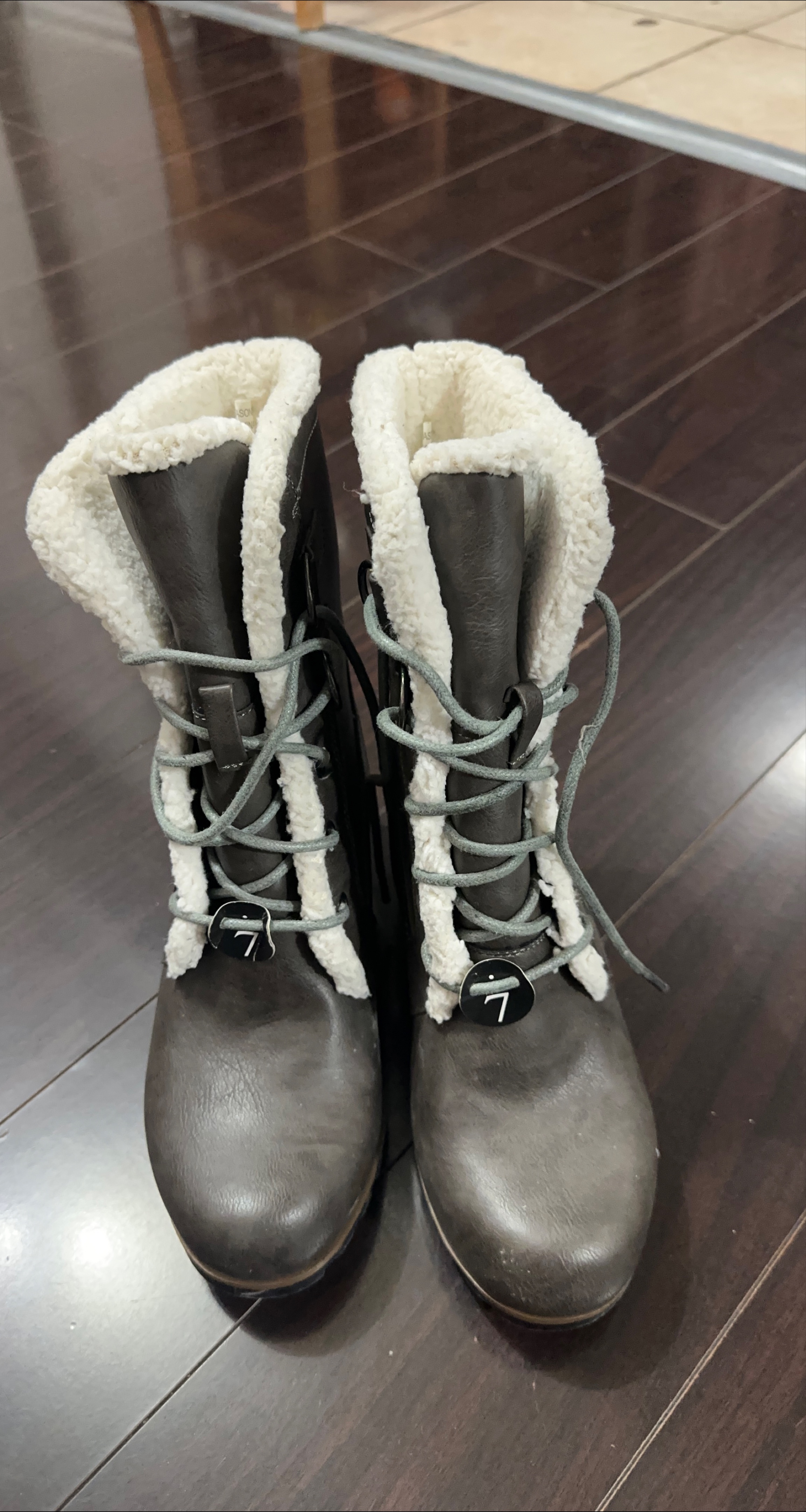 Cougar Gray Leather Winter Boots, Size 7