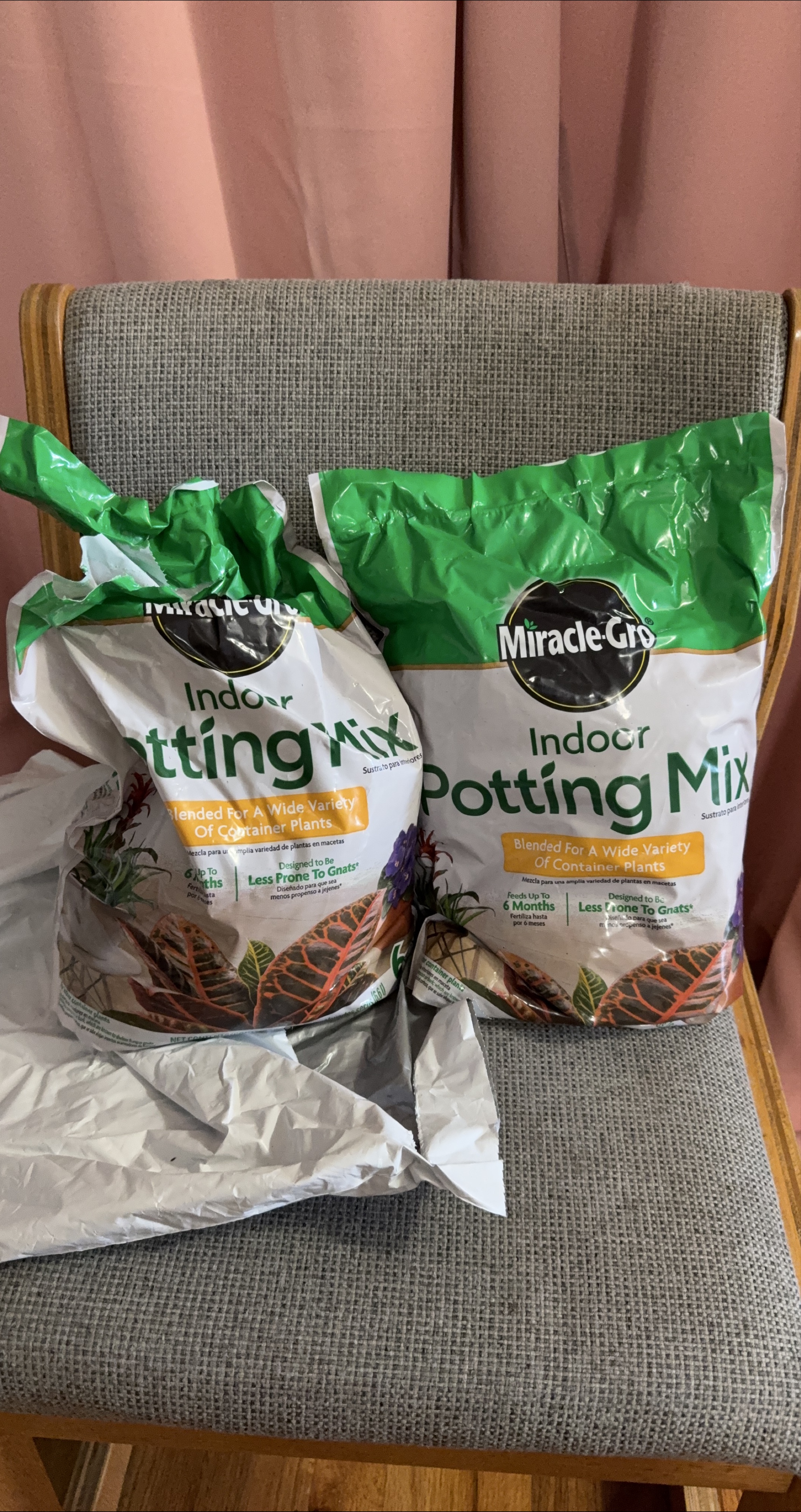 🥕Miracle-Gro Indoor Potting Mix - 6 Quarts thumbnail