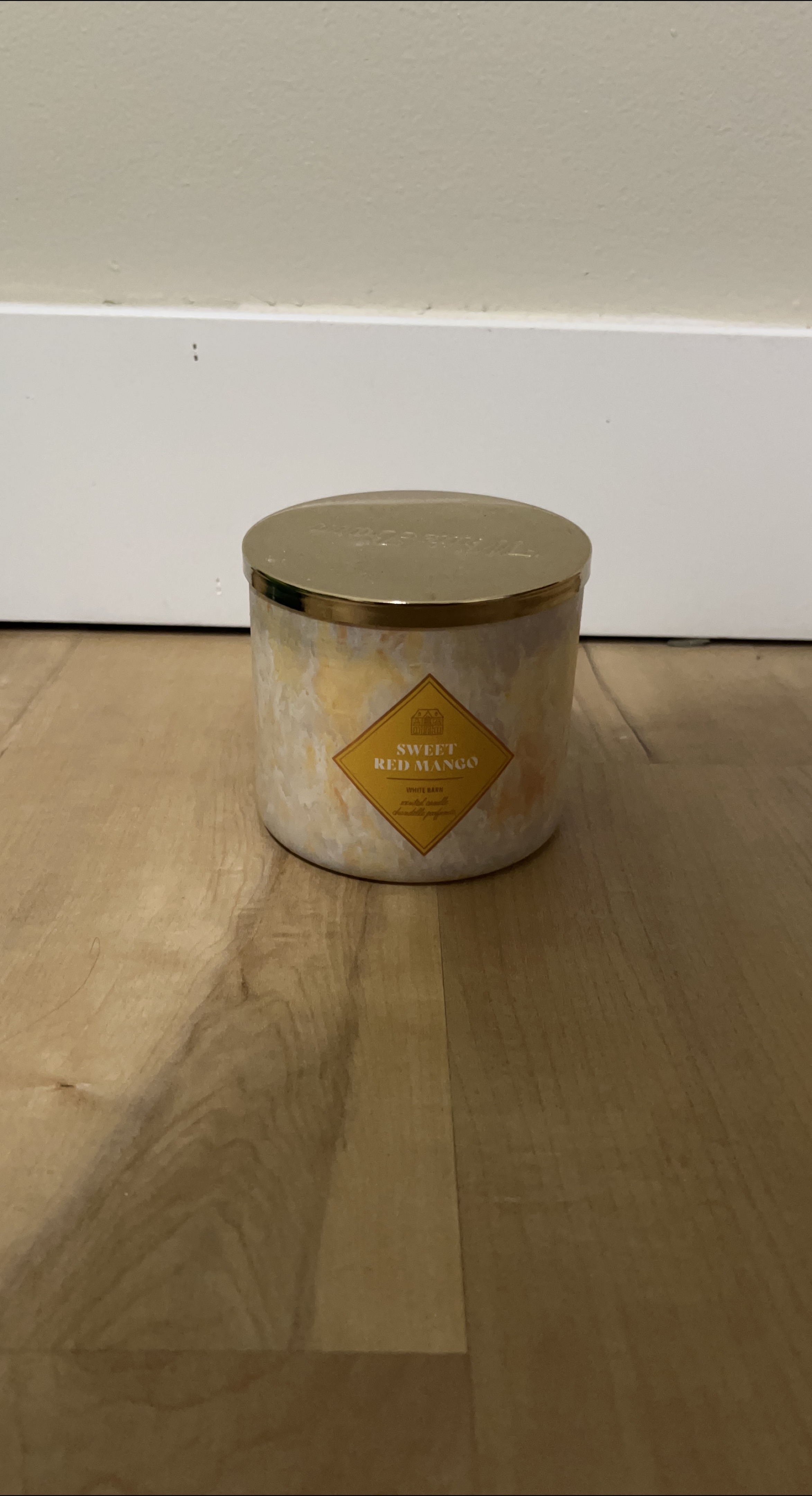 Bath & Body Works Sweet Red Mango Candle