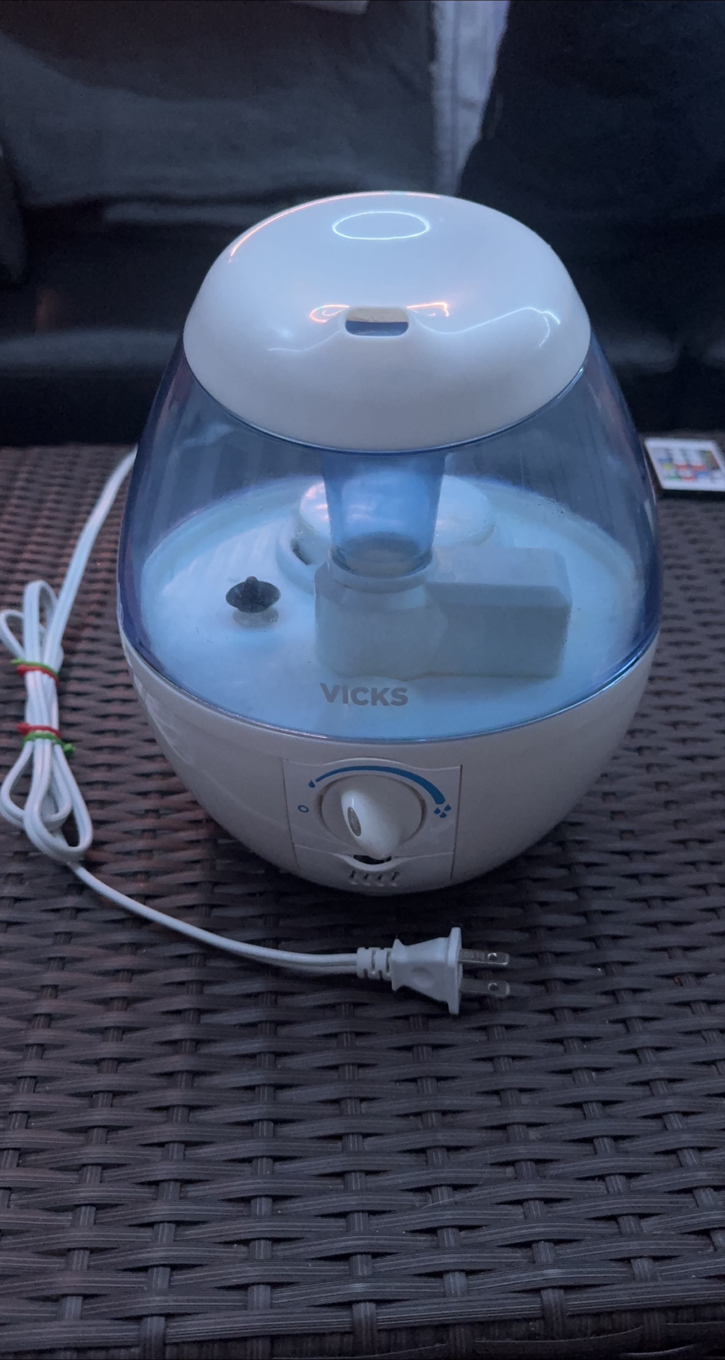 Vicks Filter-Free Ultrasonic Cool Mist Humidifier thumbnail