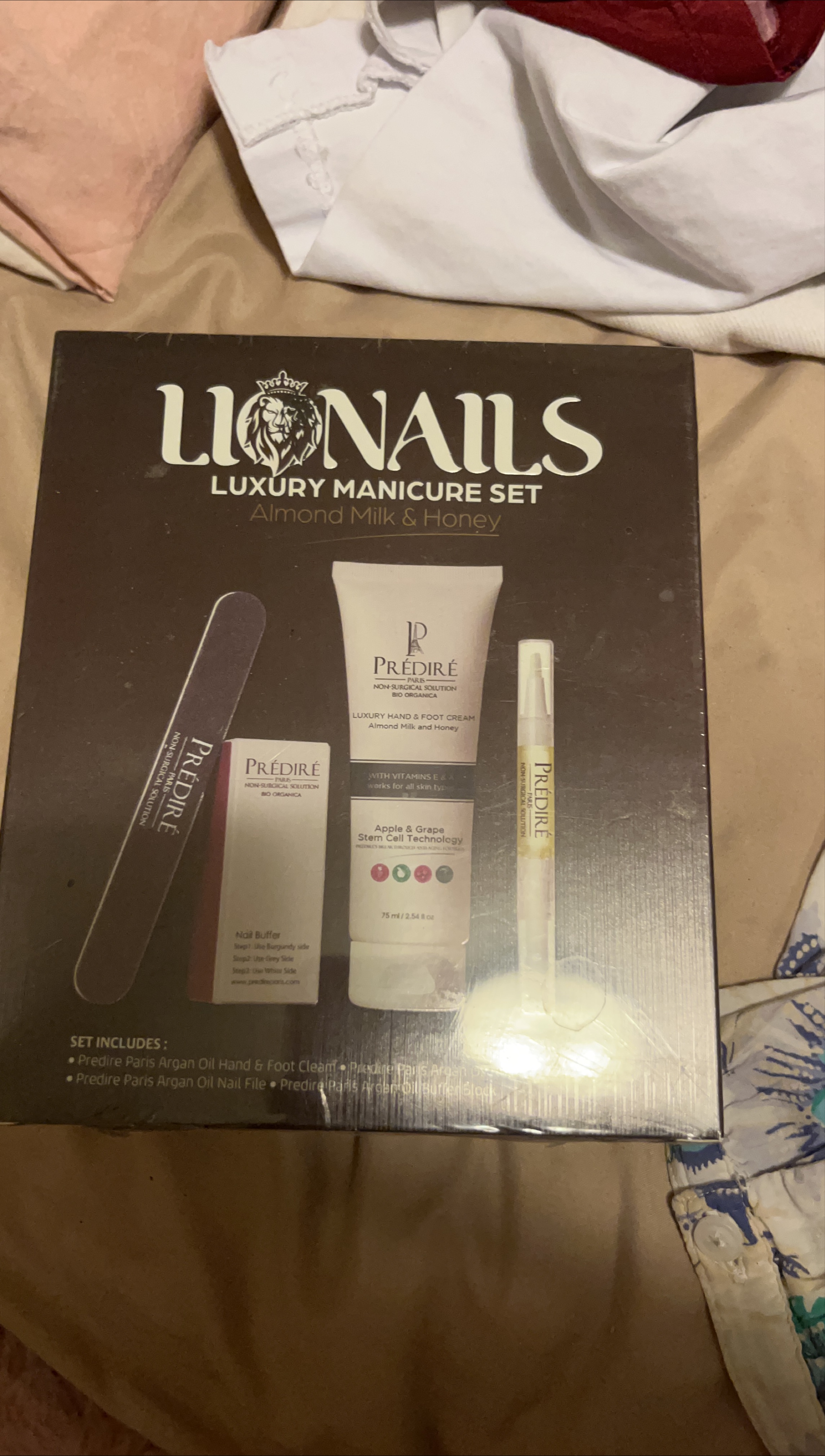 NEW Lions nails kit