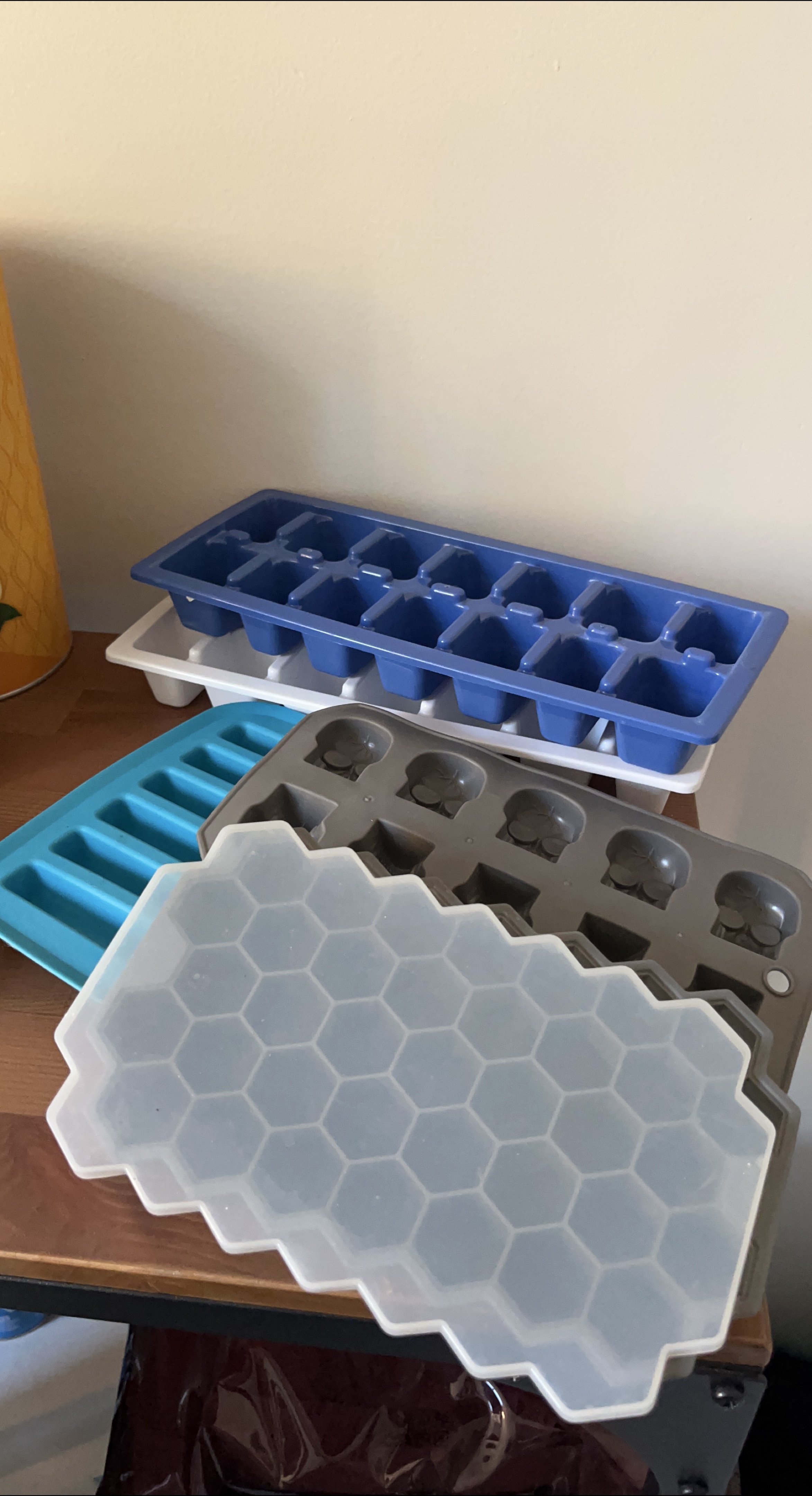 Ice Cube Trays - Assorted Shapes & Sizes thumbnail