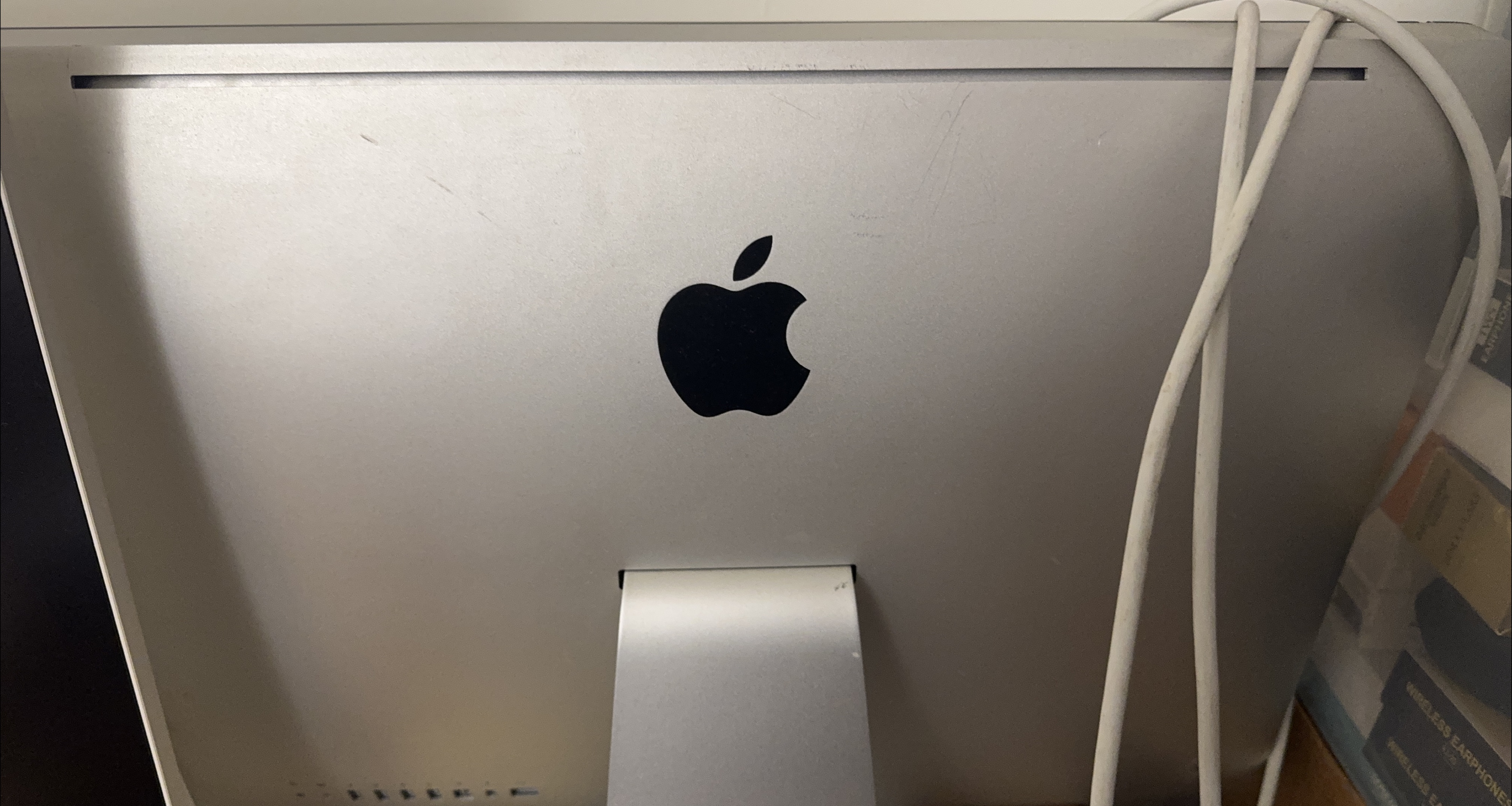 Apple iMac 21.5-inch, Mid 2011 thumbnail