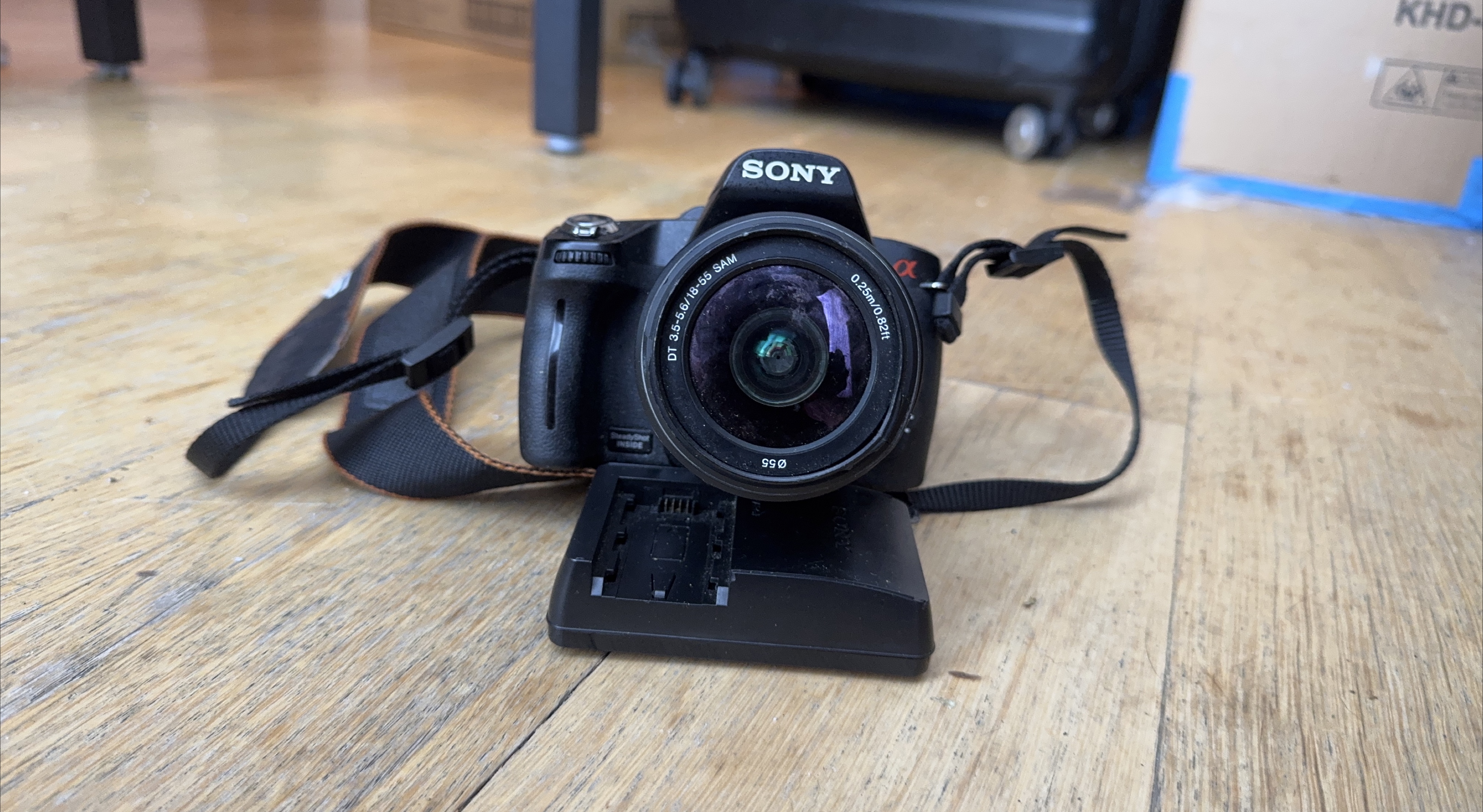 Sony Alpha a390 DSLR Camera with 18-55mm Lens