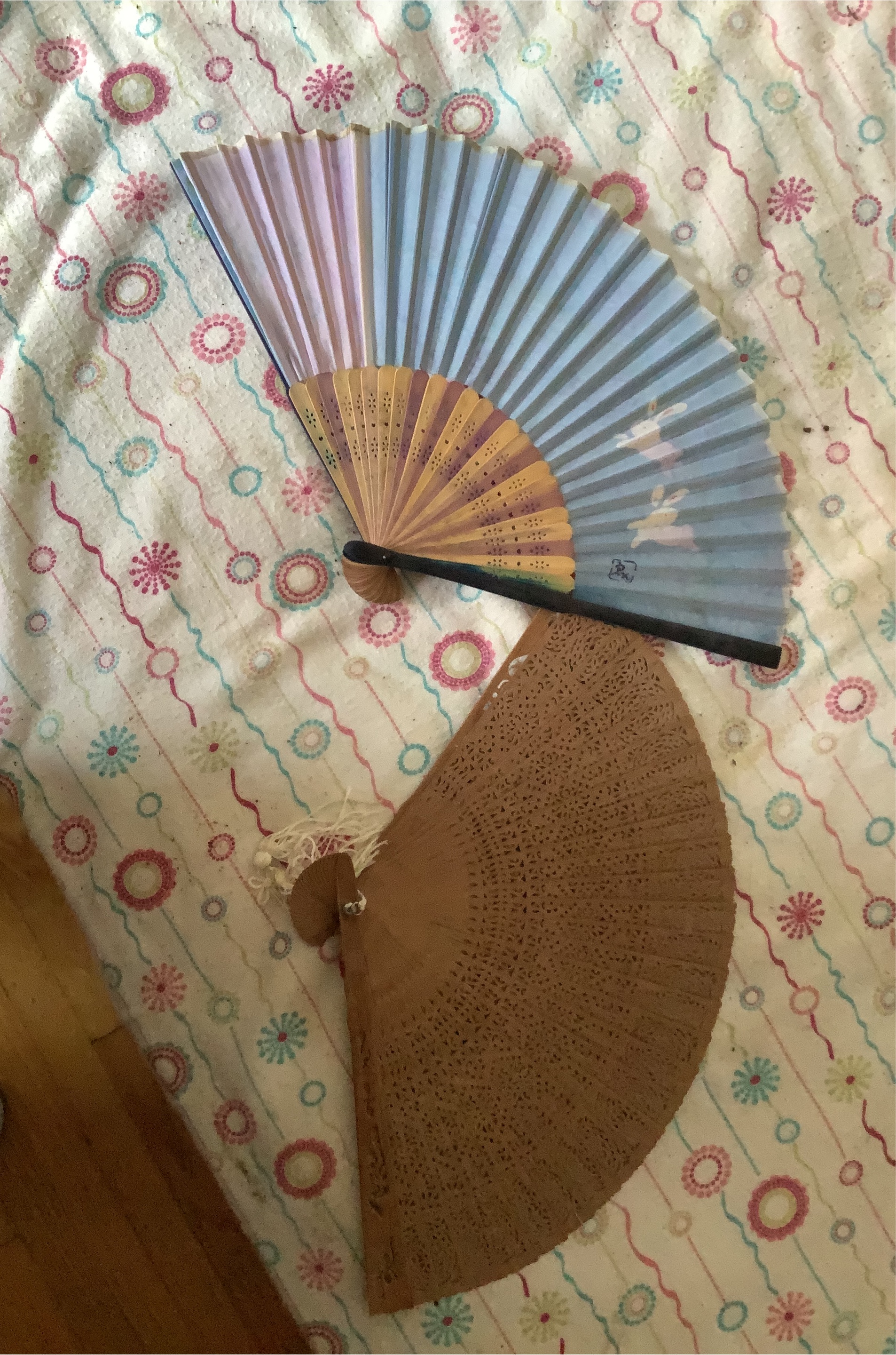 Two Hand Fans thumbnail