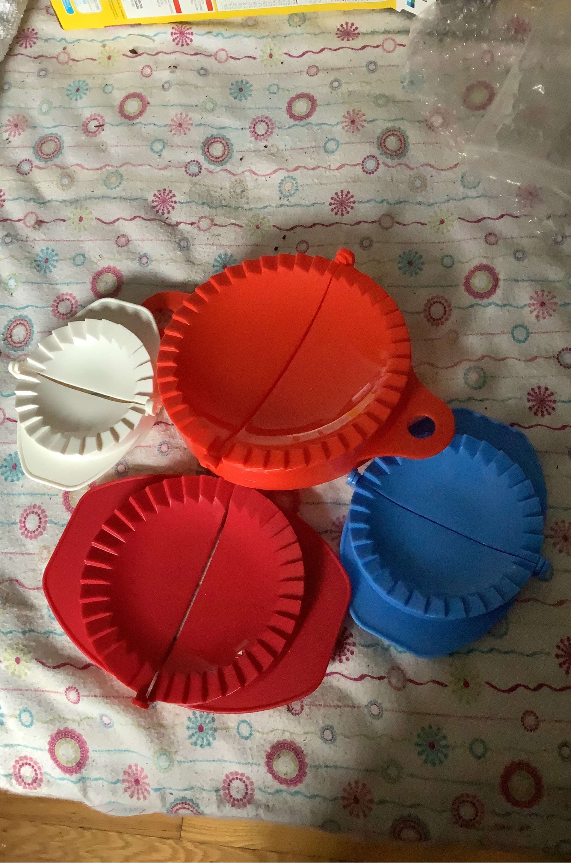 4 Dumpling Molds - Red, Blue, Orange, White thumbnail