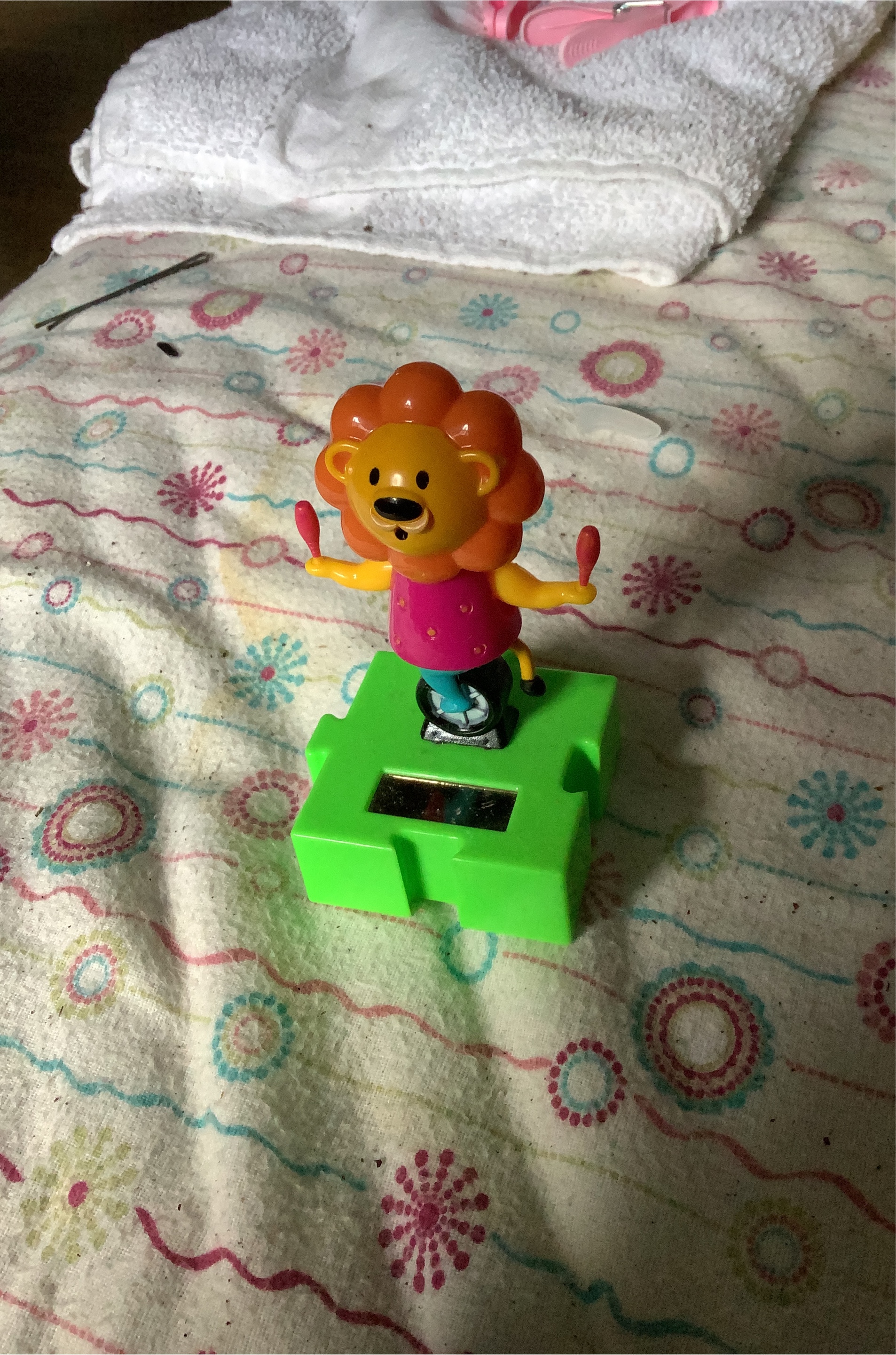 Solar Powered Dancing Lion Toy thumbnail
