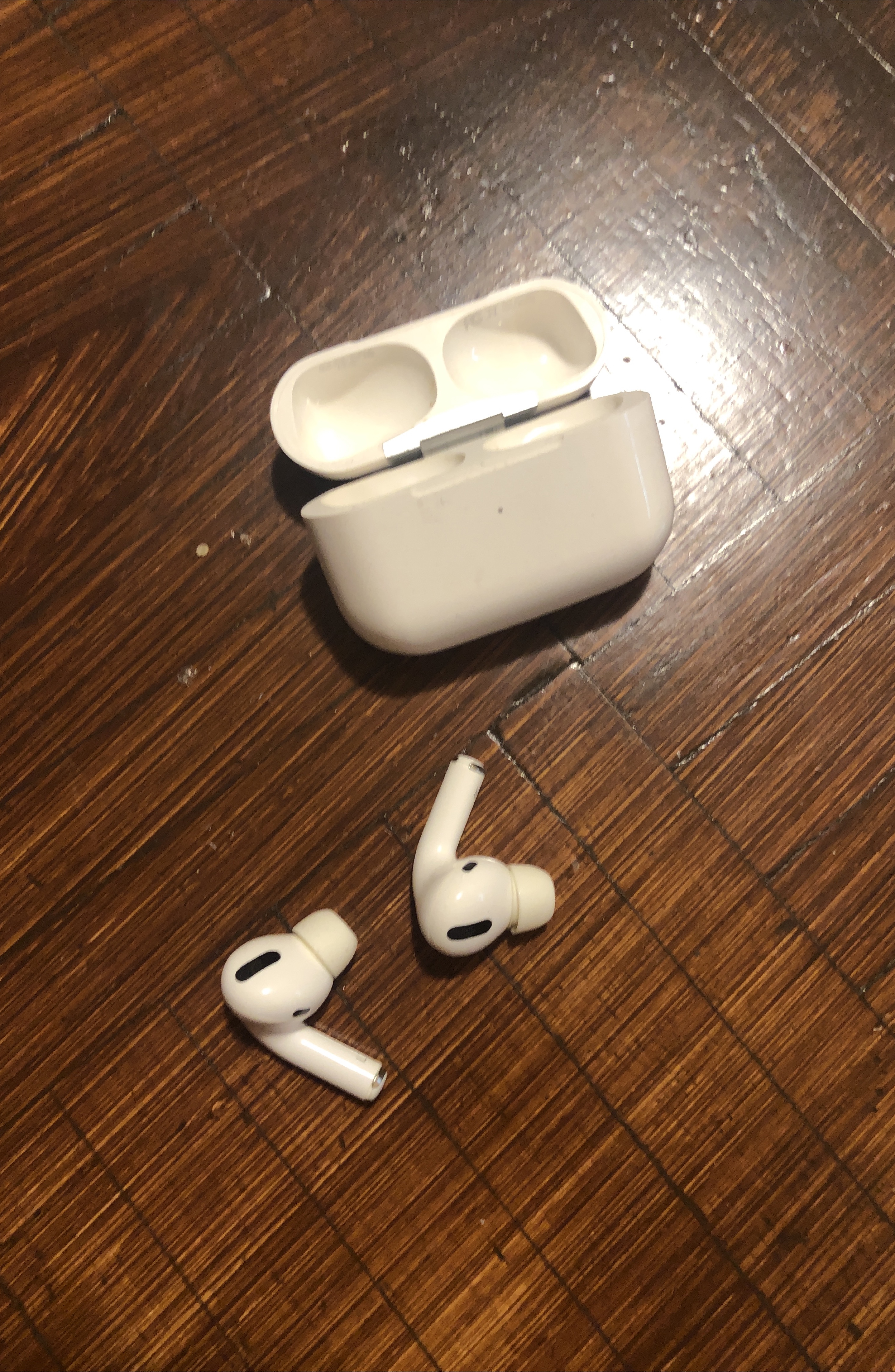 Not original AirPods Pro with Charging Case thumbnail