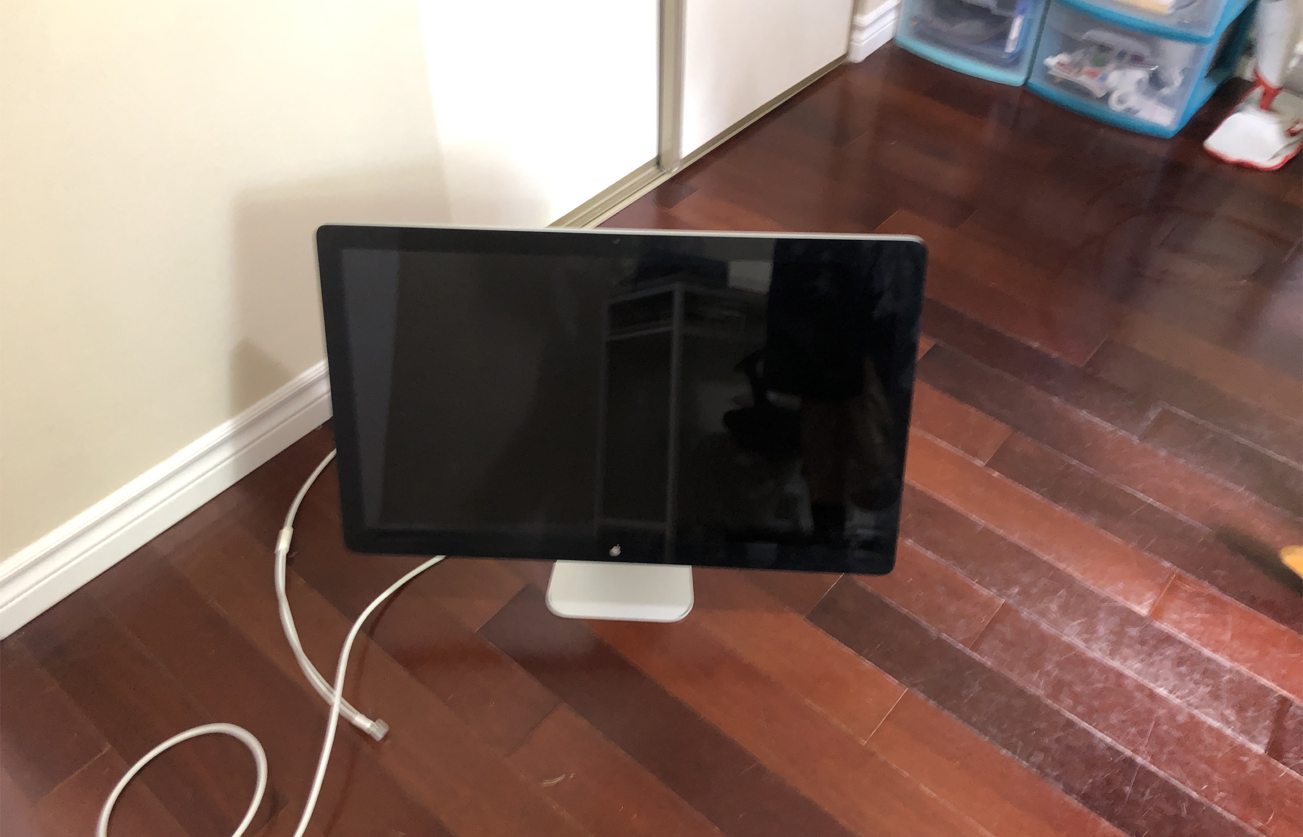 Apple monitor thumbnail
