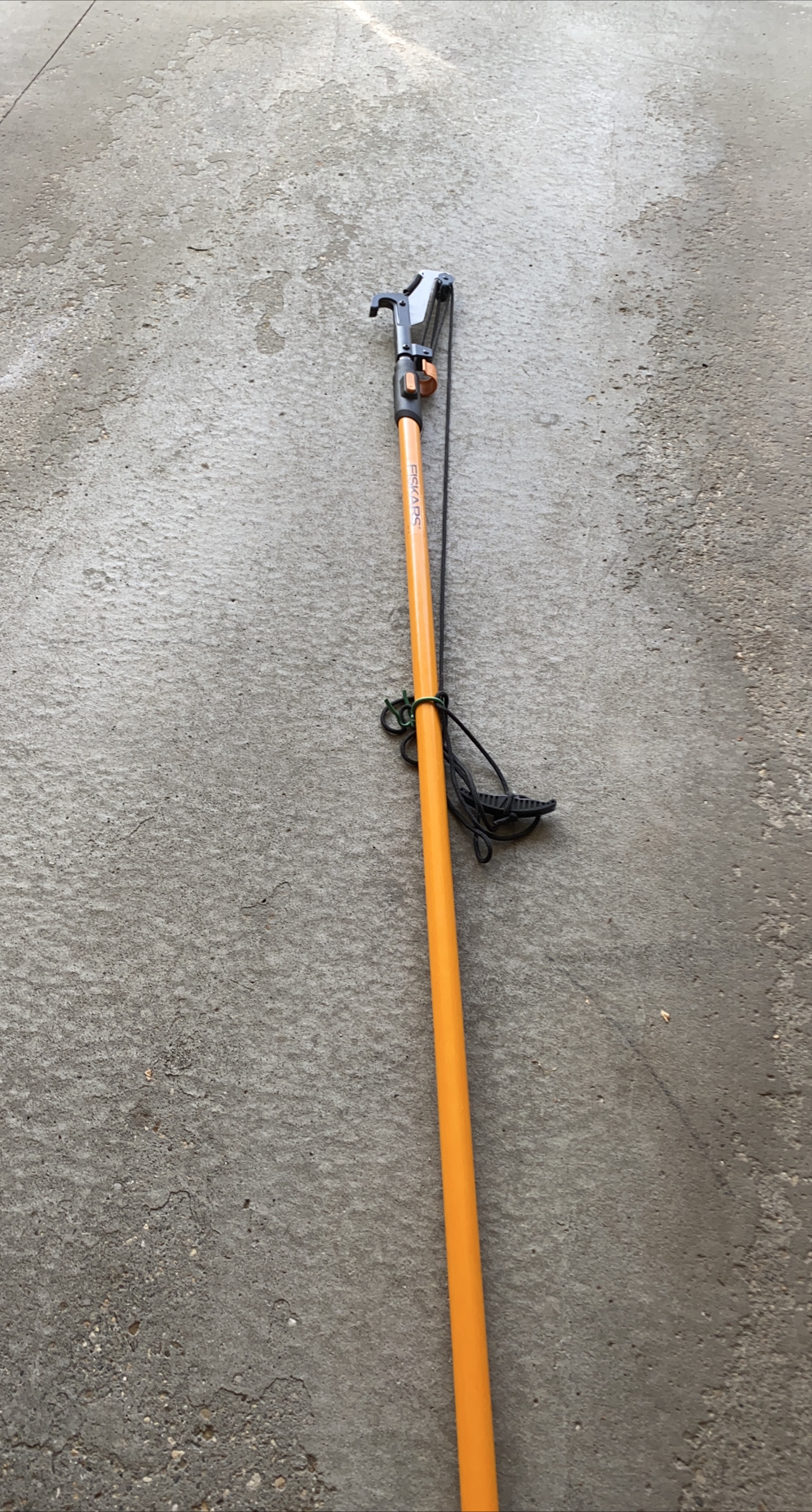 Fiskars Extendable Tree Pruner thumbnail