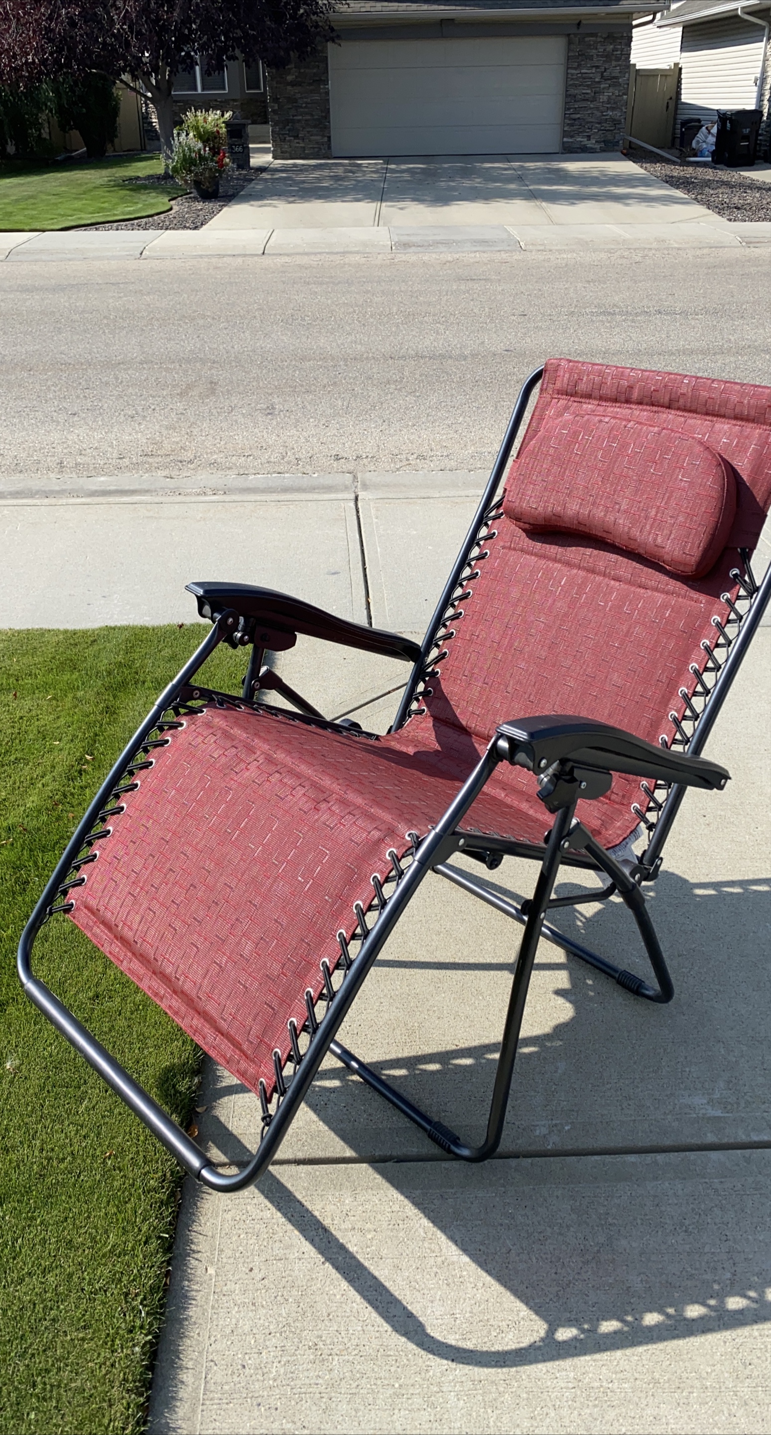 Zero Gravity Lounge Chair - Burgundy image indicator(1)