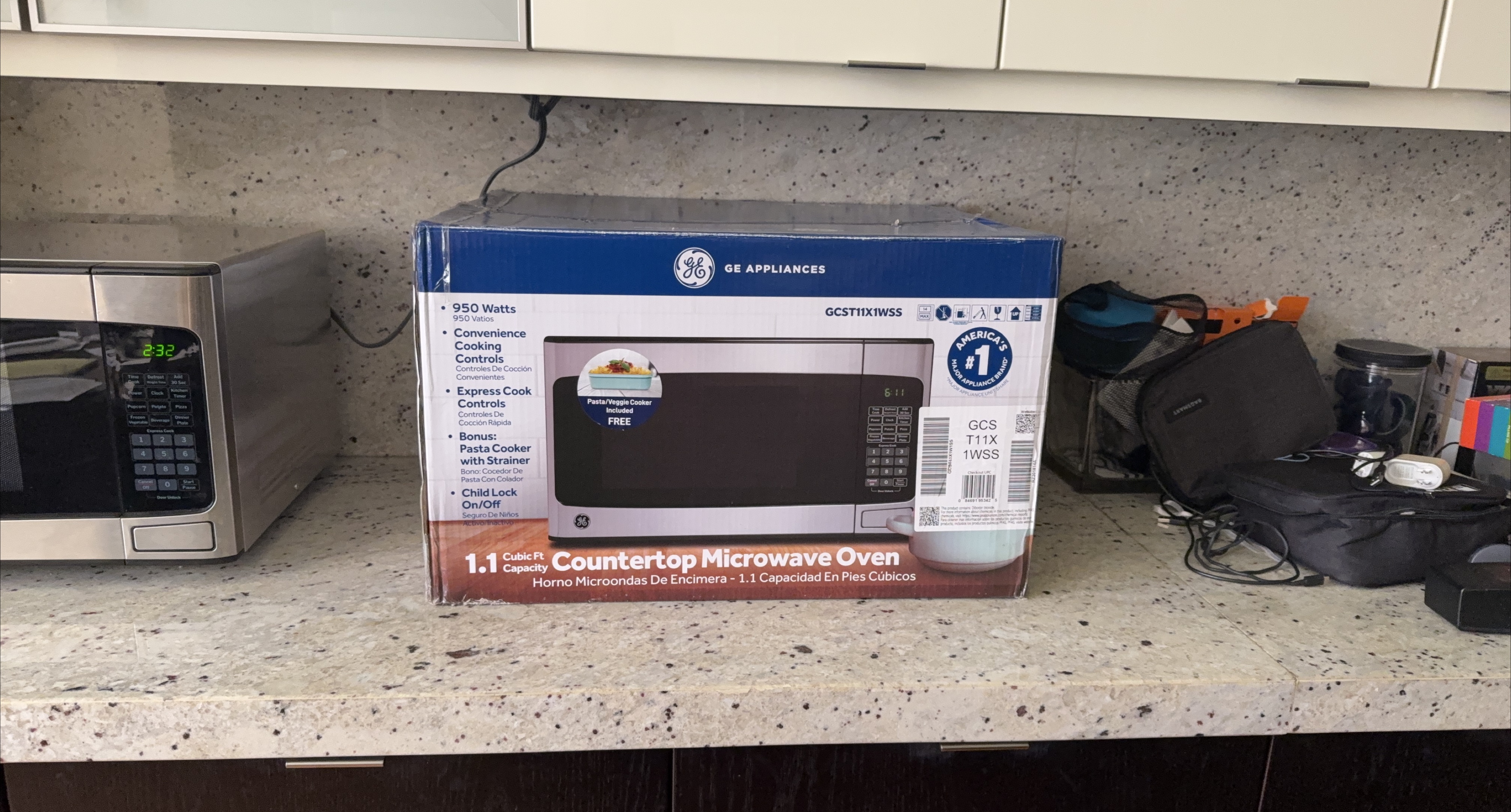 GE 1.1 Cu Ft Countertop Microwave Oven - New