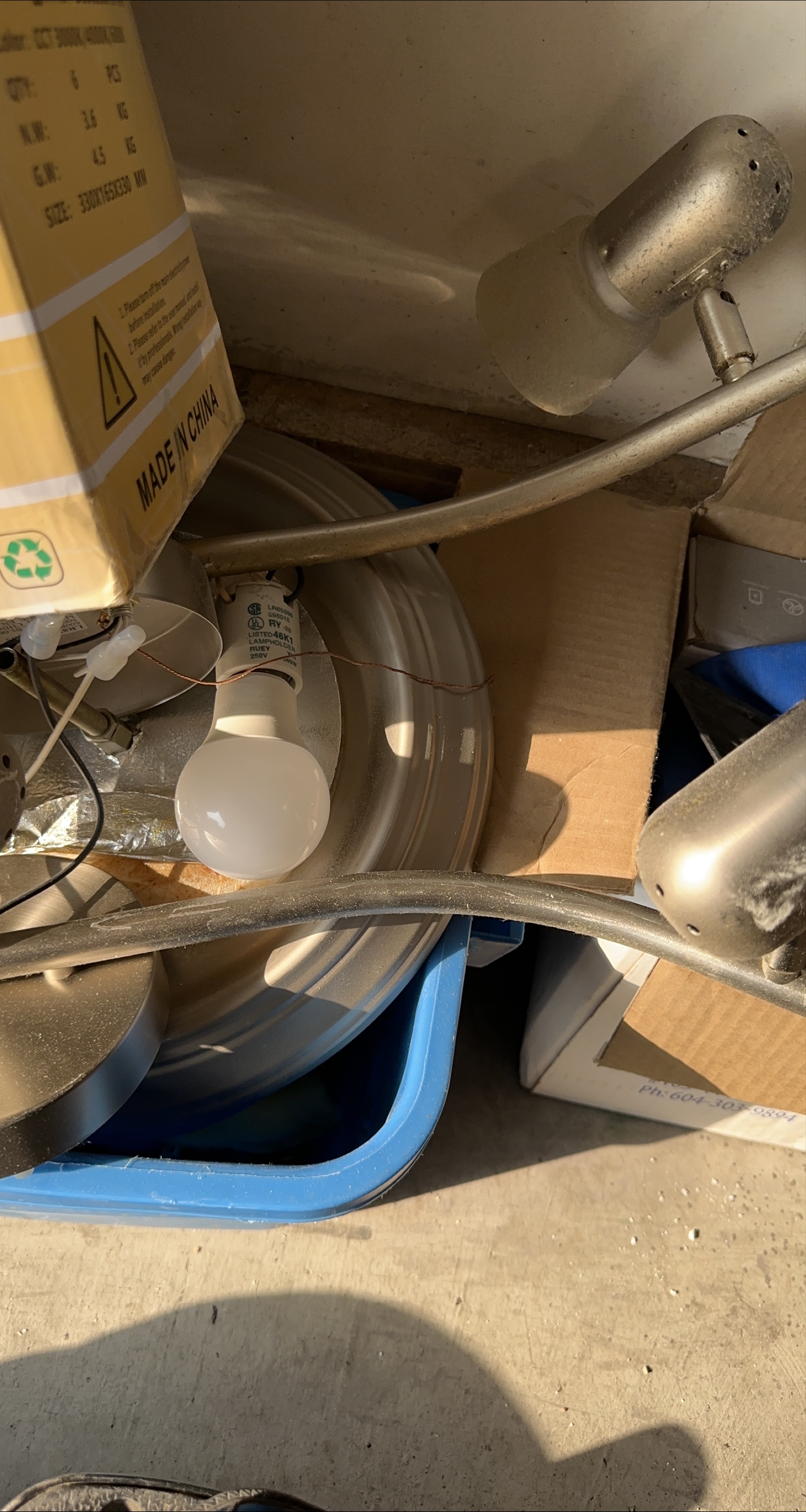 Ceiling Light Fixture - 6 Bulbs thumbnail