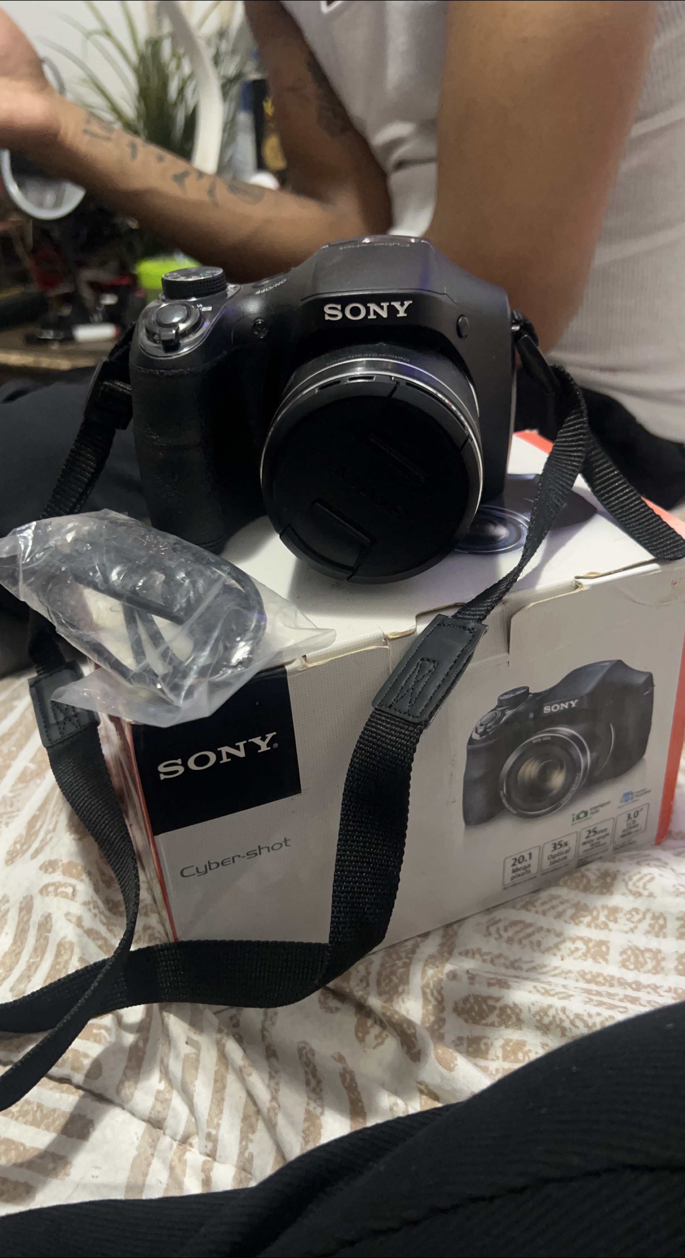 Sony Cyber-shot Digital Camera w/ Box thumbnail