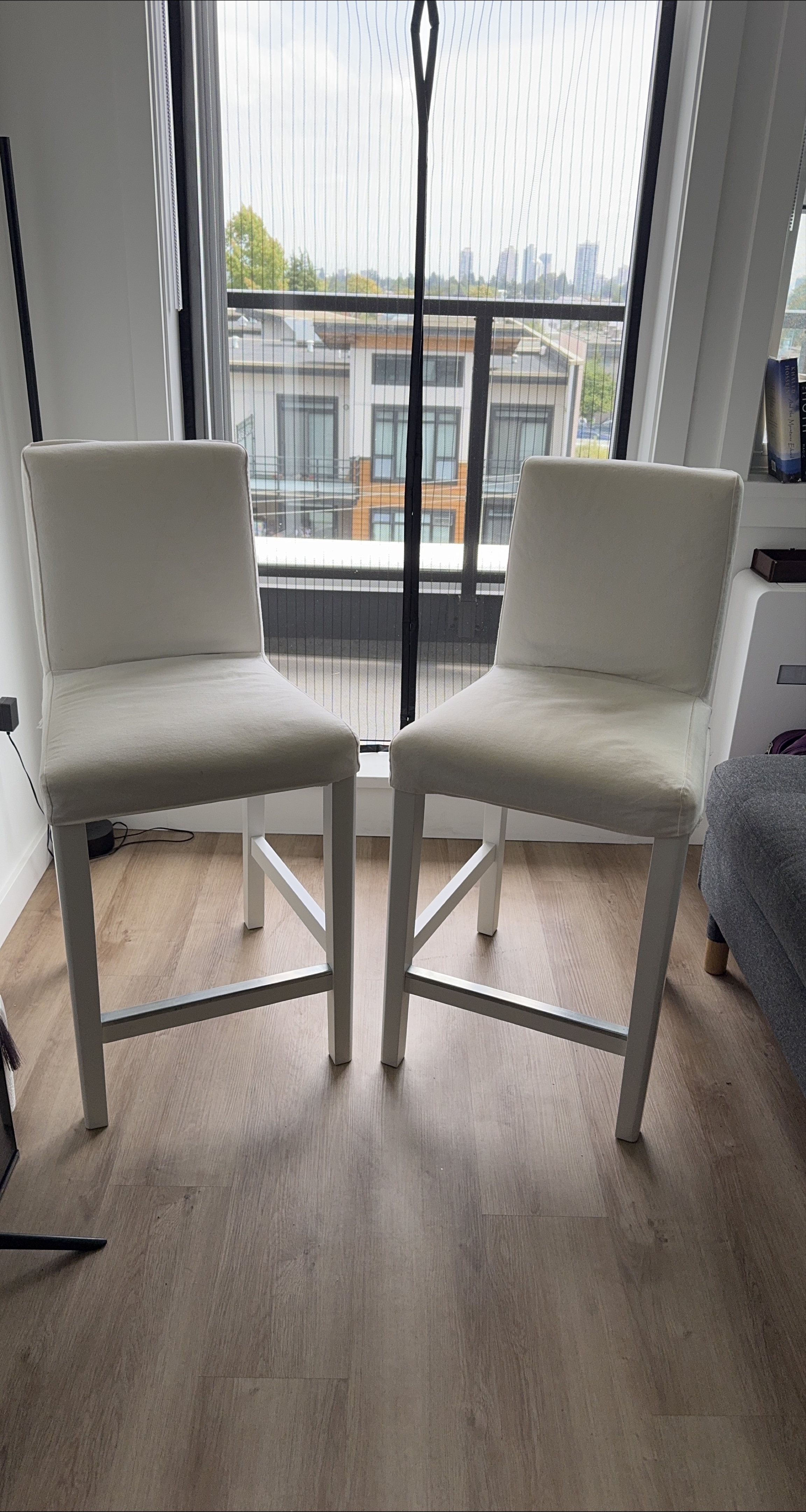 White Bar Stools - Set of 2 🥕