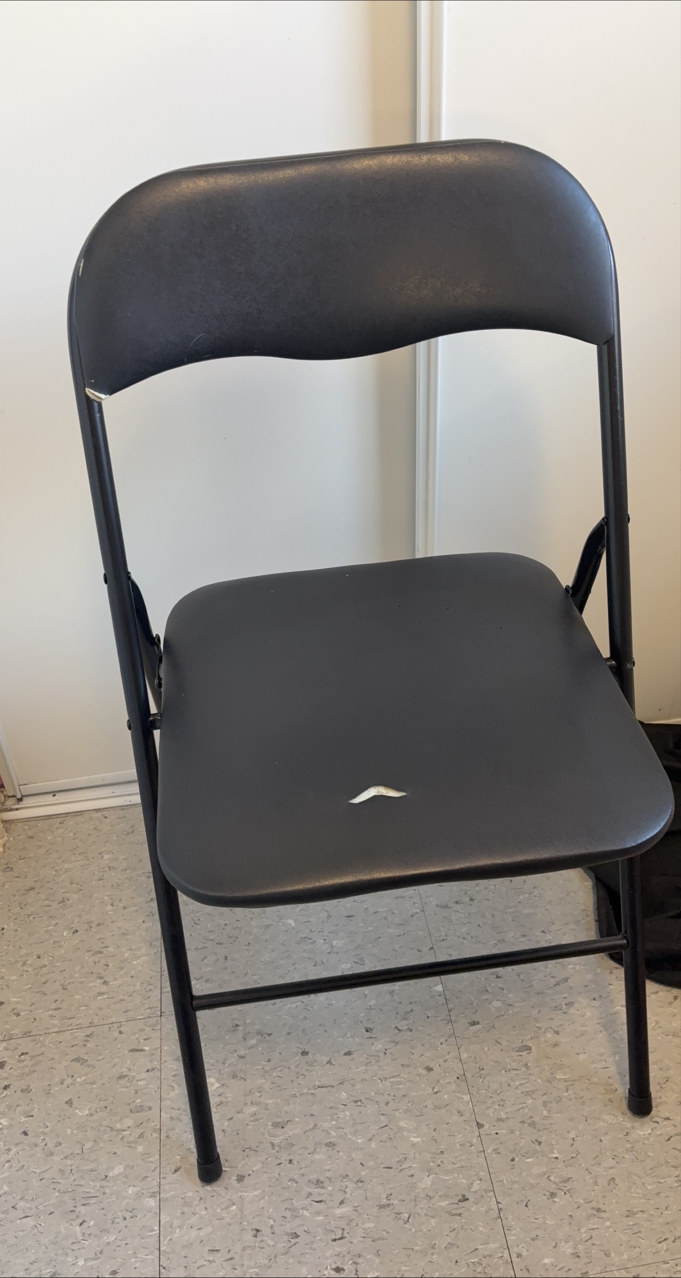 Black Folding Chair 🥕 image indicator(1)