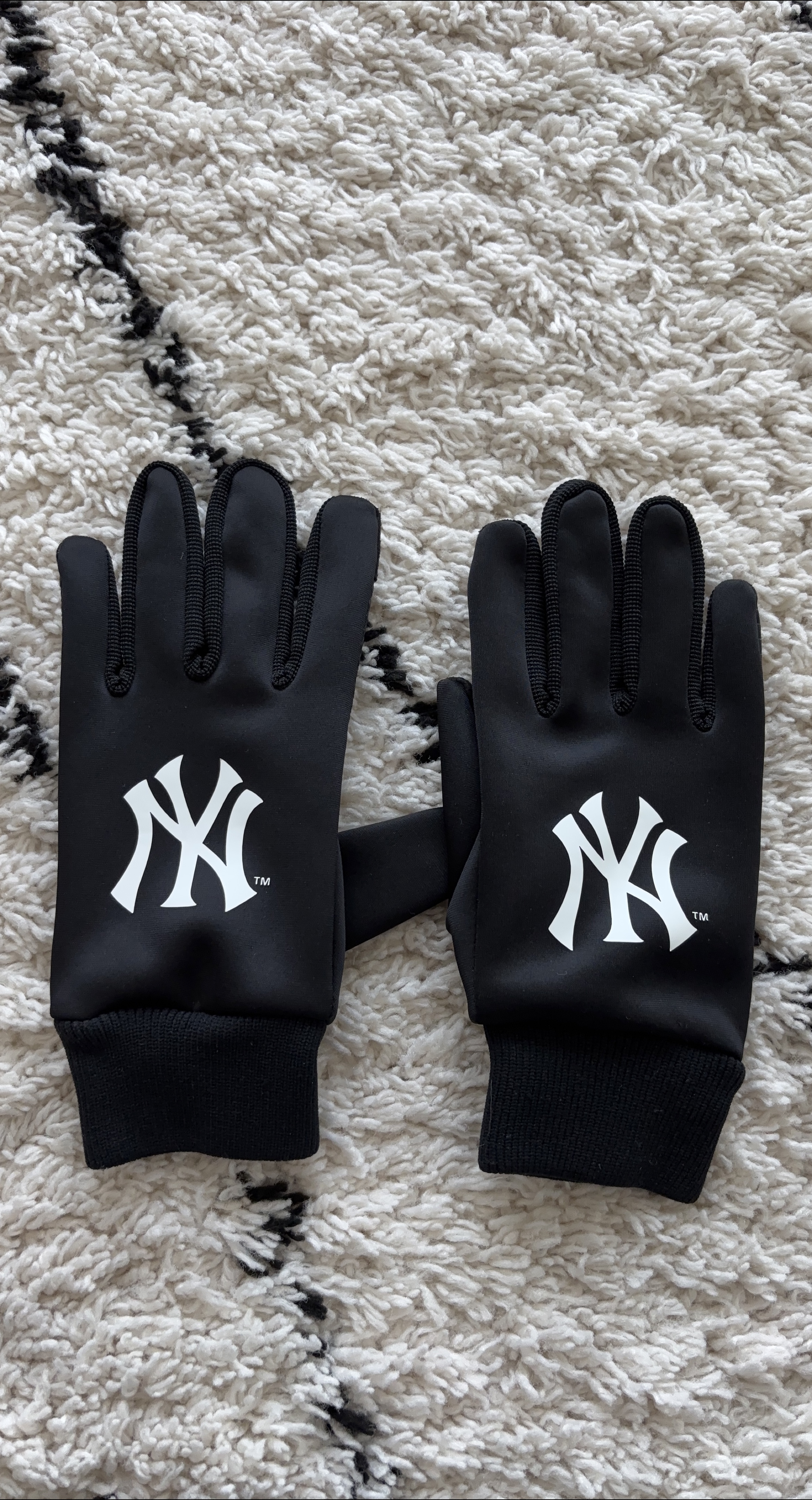 New York Yankees Black Gloves thumbnail