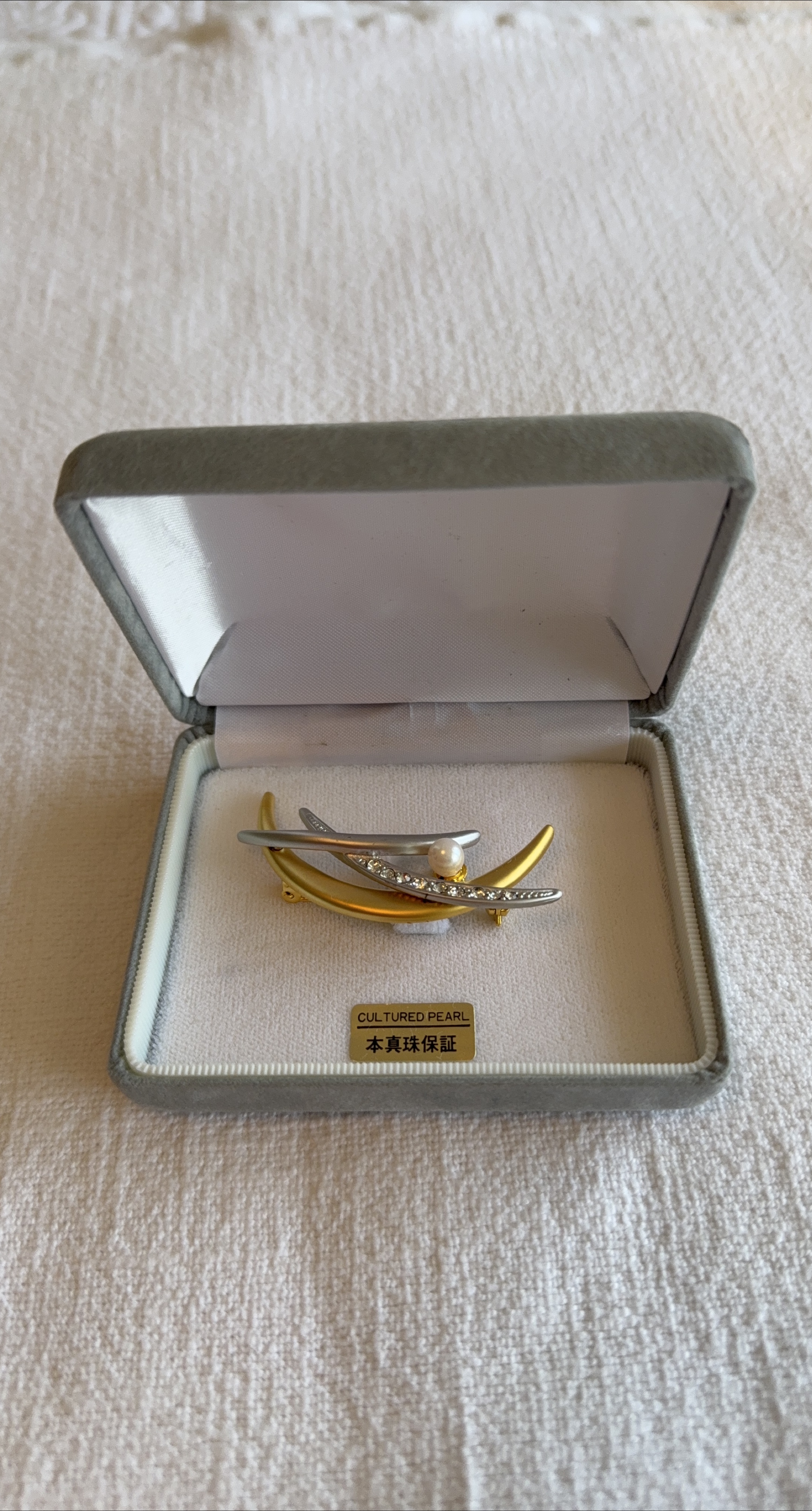 Cultured Pearl Brooch in Box thumbnail
