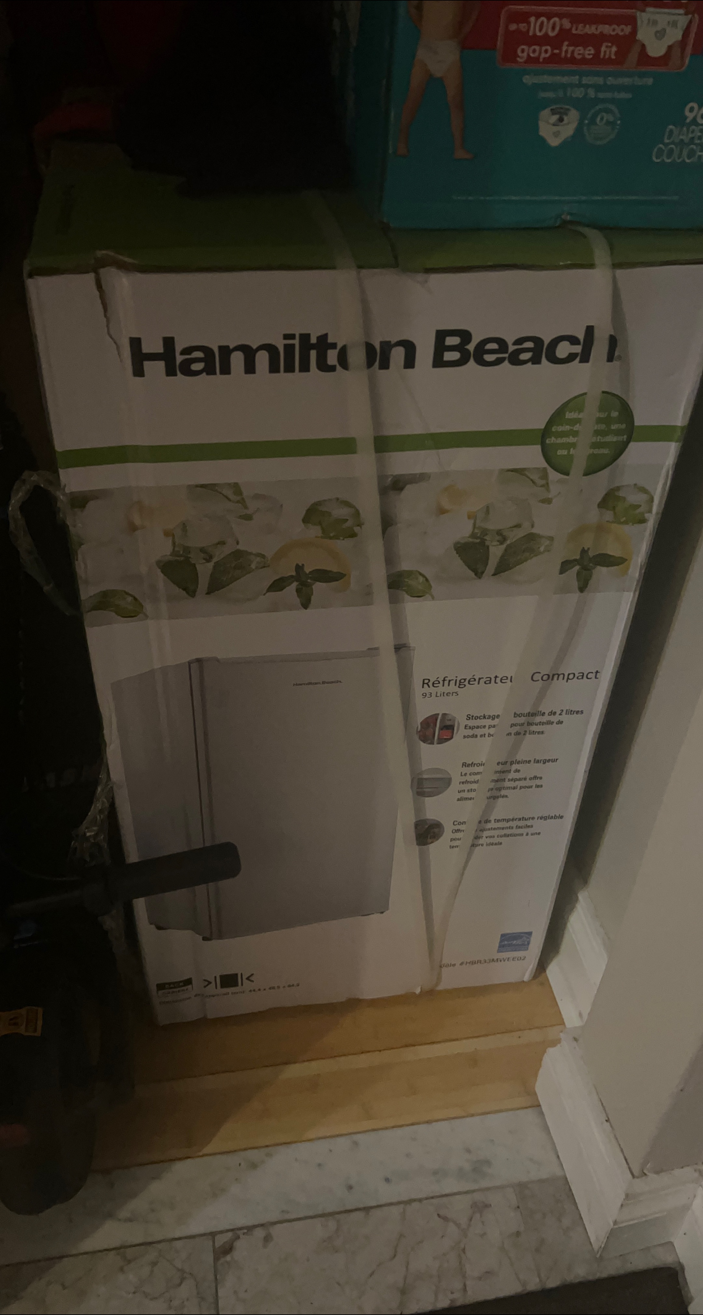 Hamilton Beach Compact Refrigerator - 93 Liters