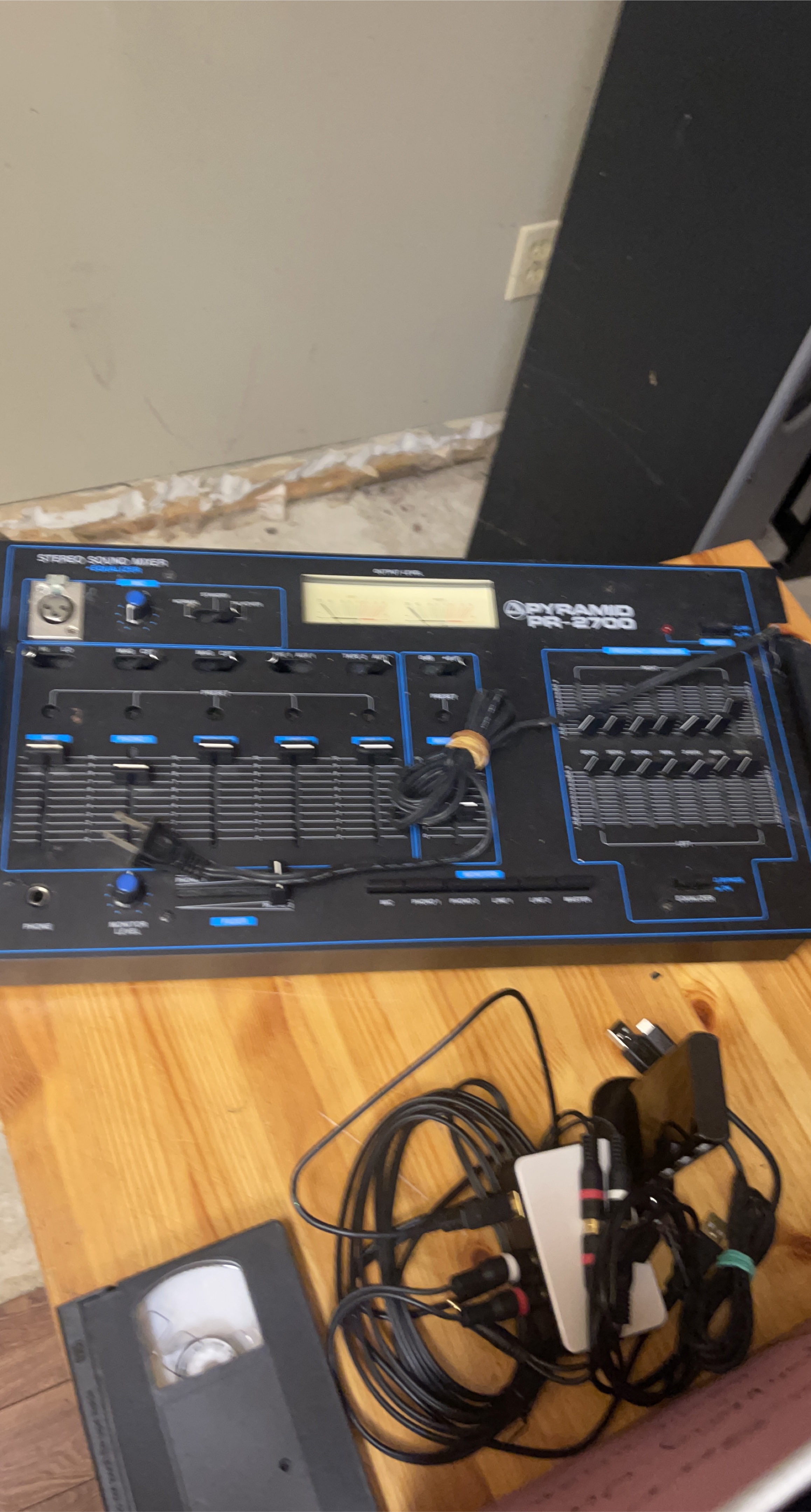 Pyramid PR-2700 Stereo Sound Mixer thumbnail