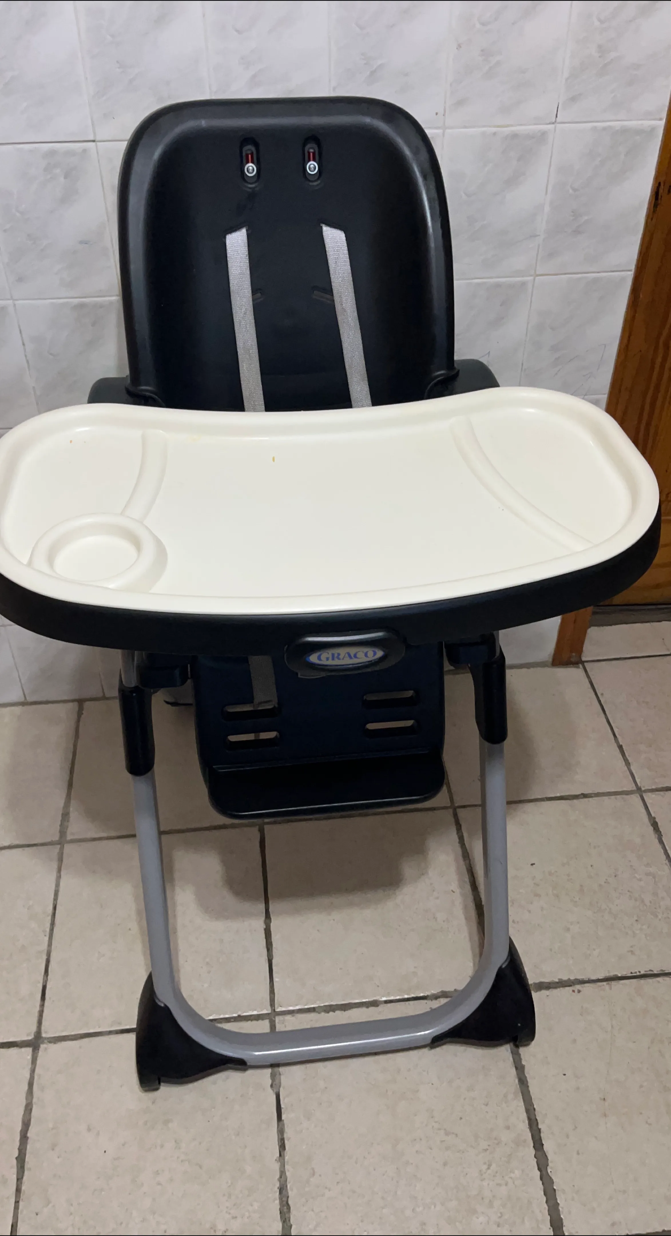 Graco Baby High Chair - Black and White