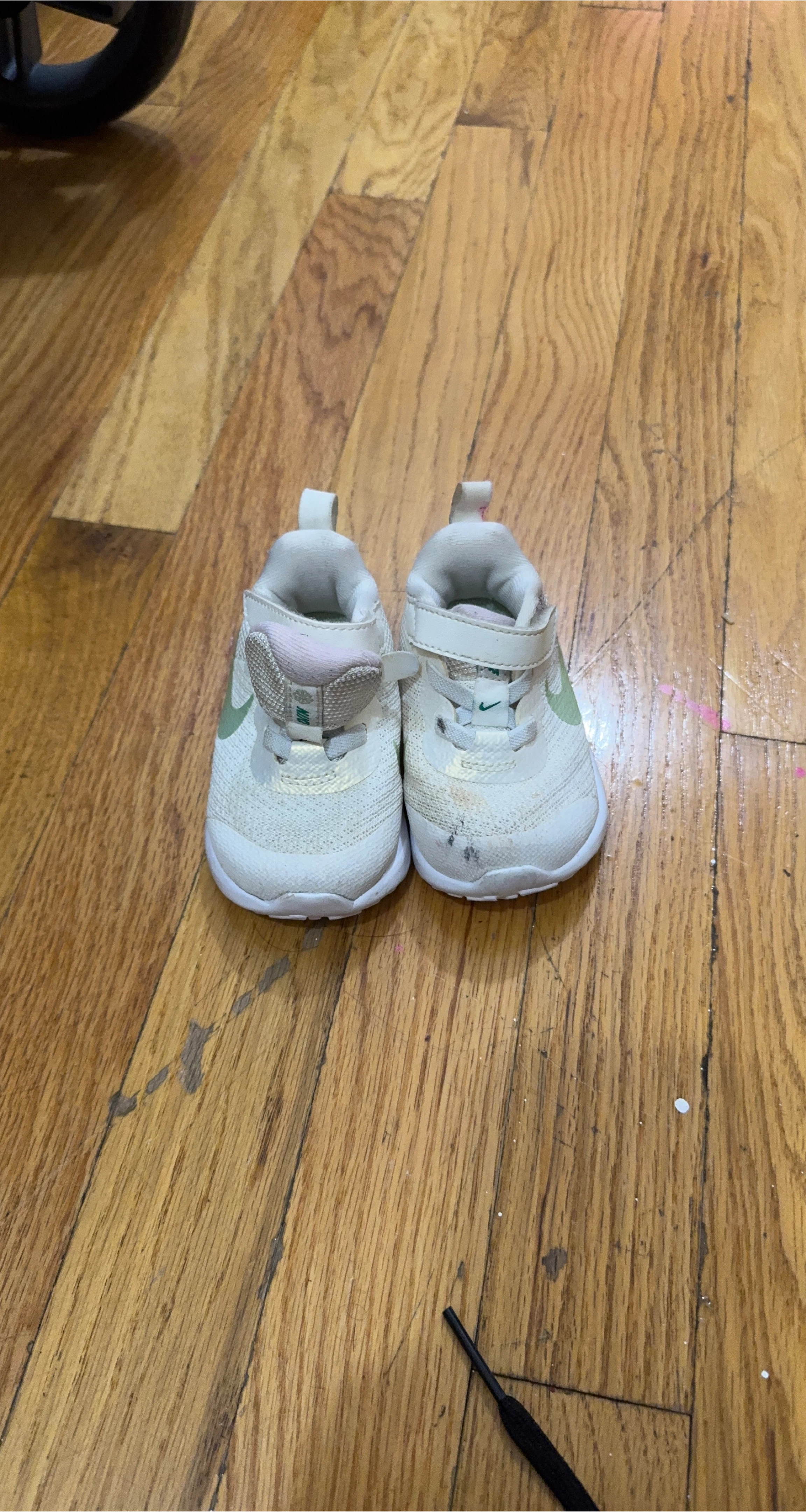 Nike Toddler Sneakers - Size 4 thumbnail