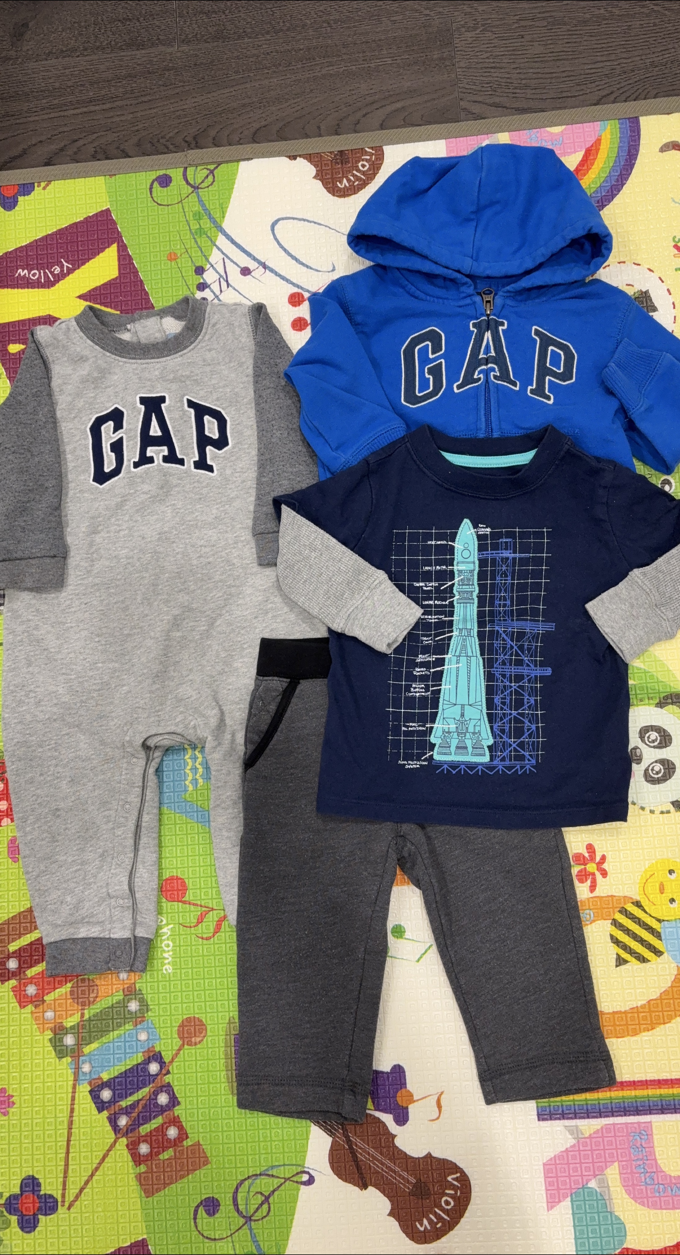 Gap Baby Clothes Bundle - 4 Pieces thumbnail