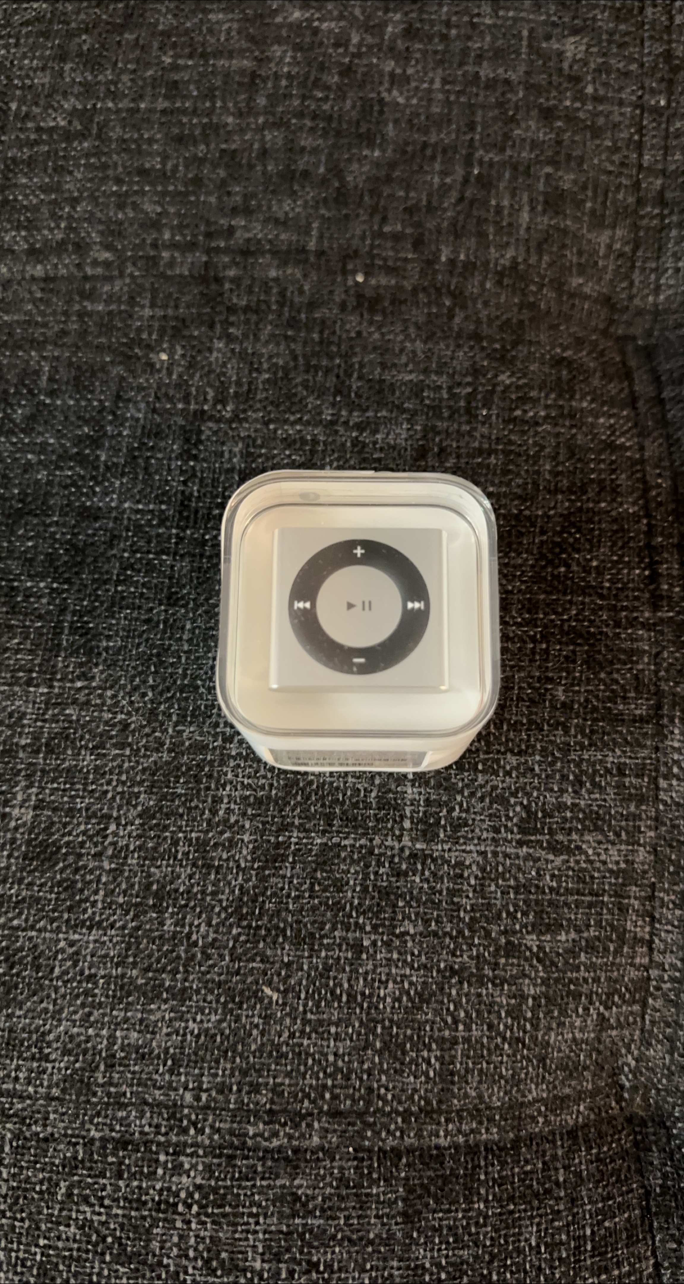 Apple iPod Shuffle 2GB (4th Generation)- Silver thumbnail