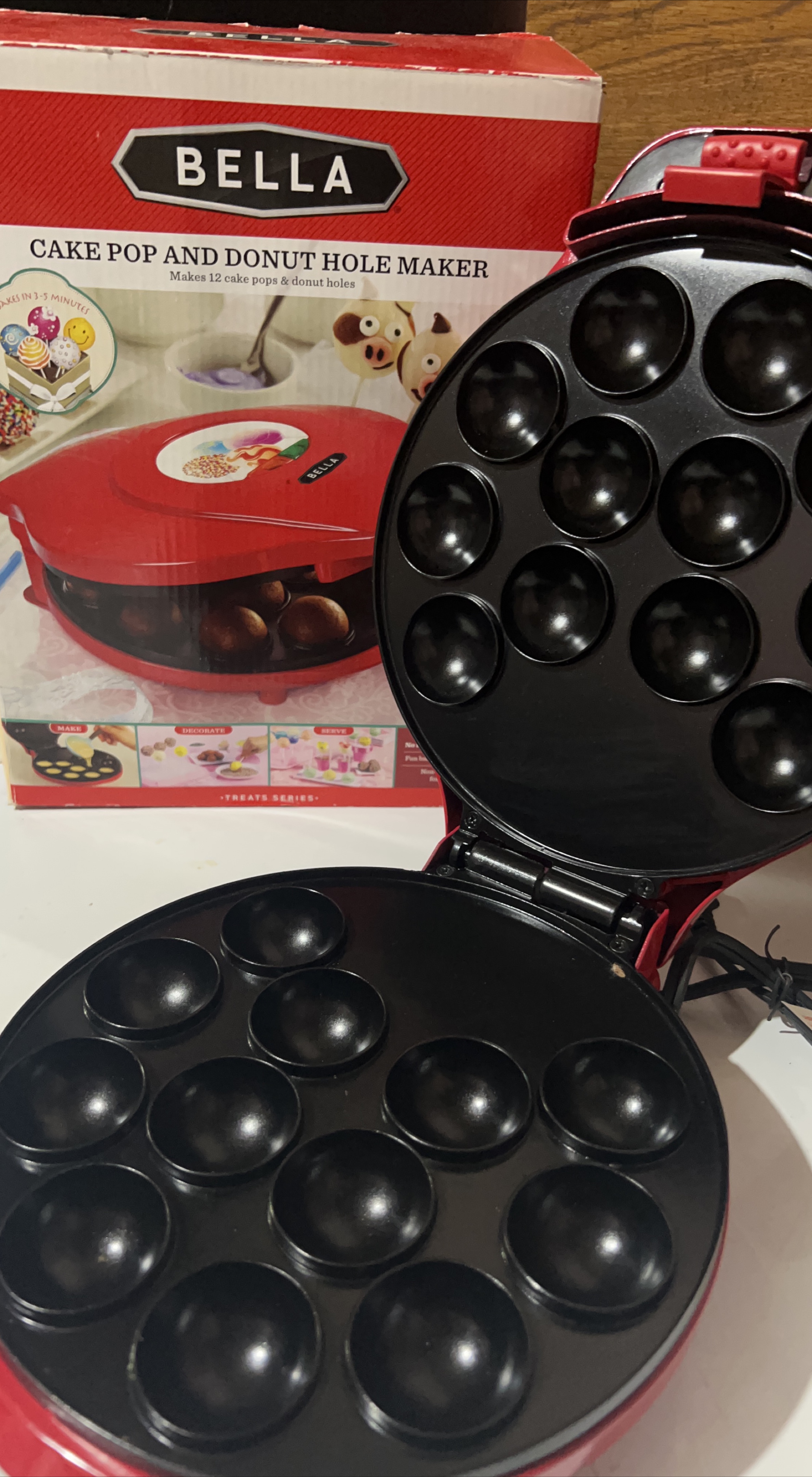Bella Cake Pop & Donut Hole Maker thumbnail