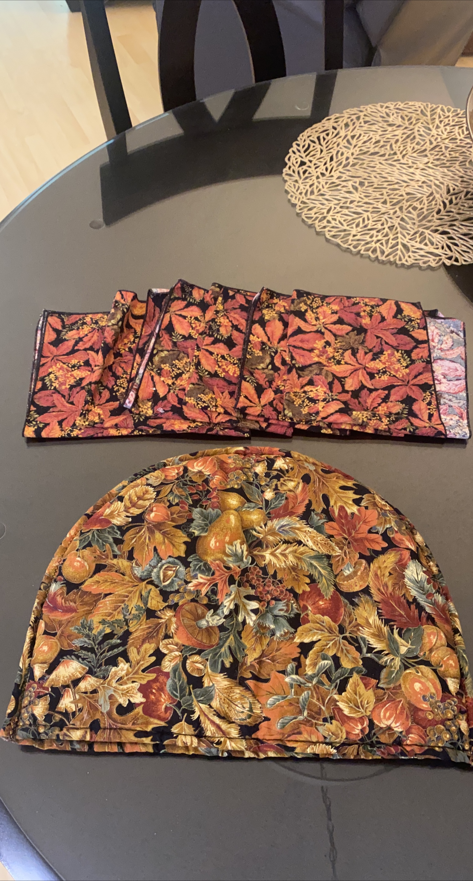 Autumn Leaf Tea Cozy & Napkins Set thumbnail