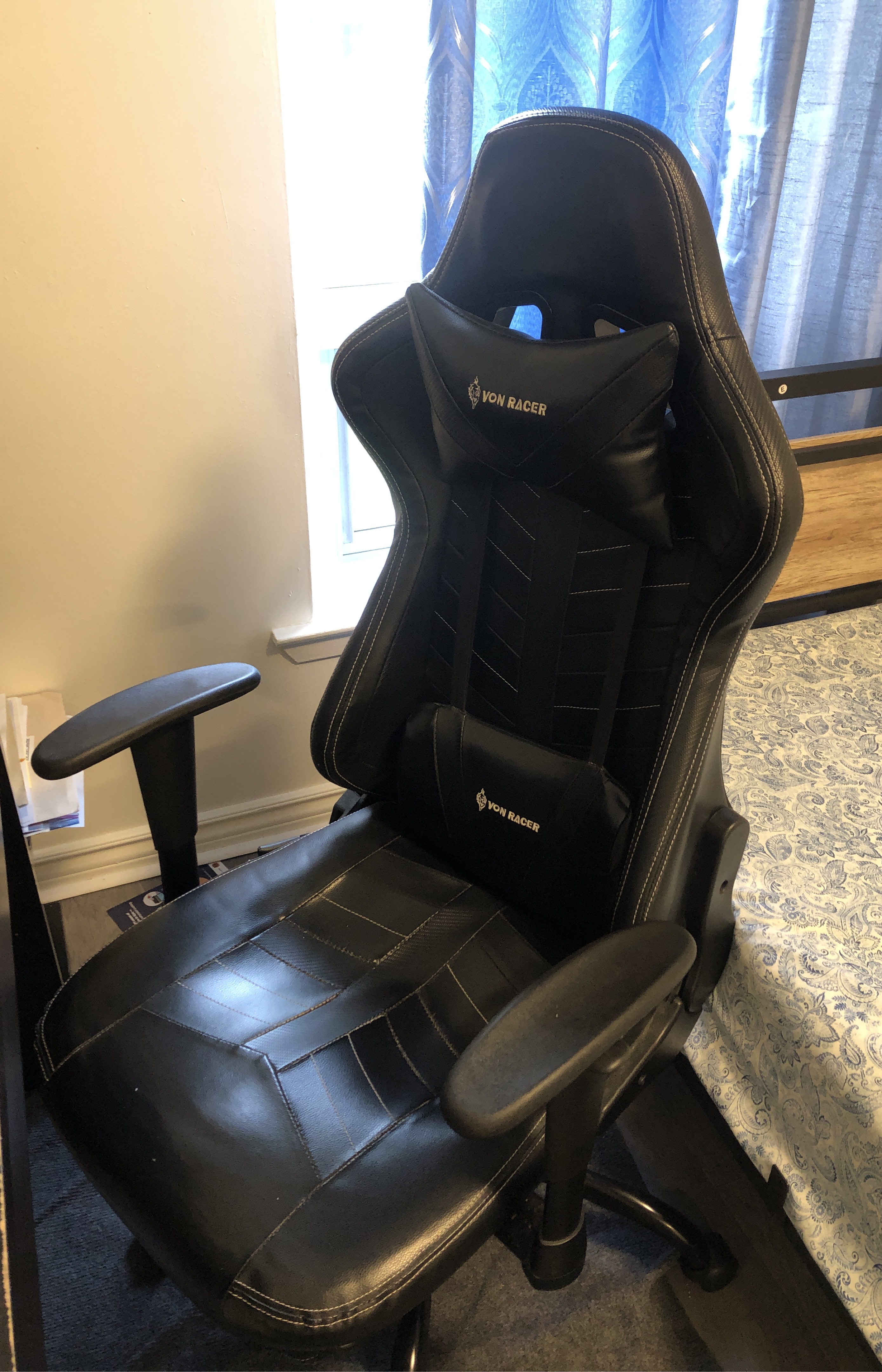 🥕 Von Racer Gaming Chair - Black thumbnail