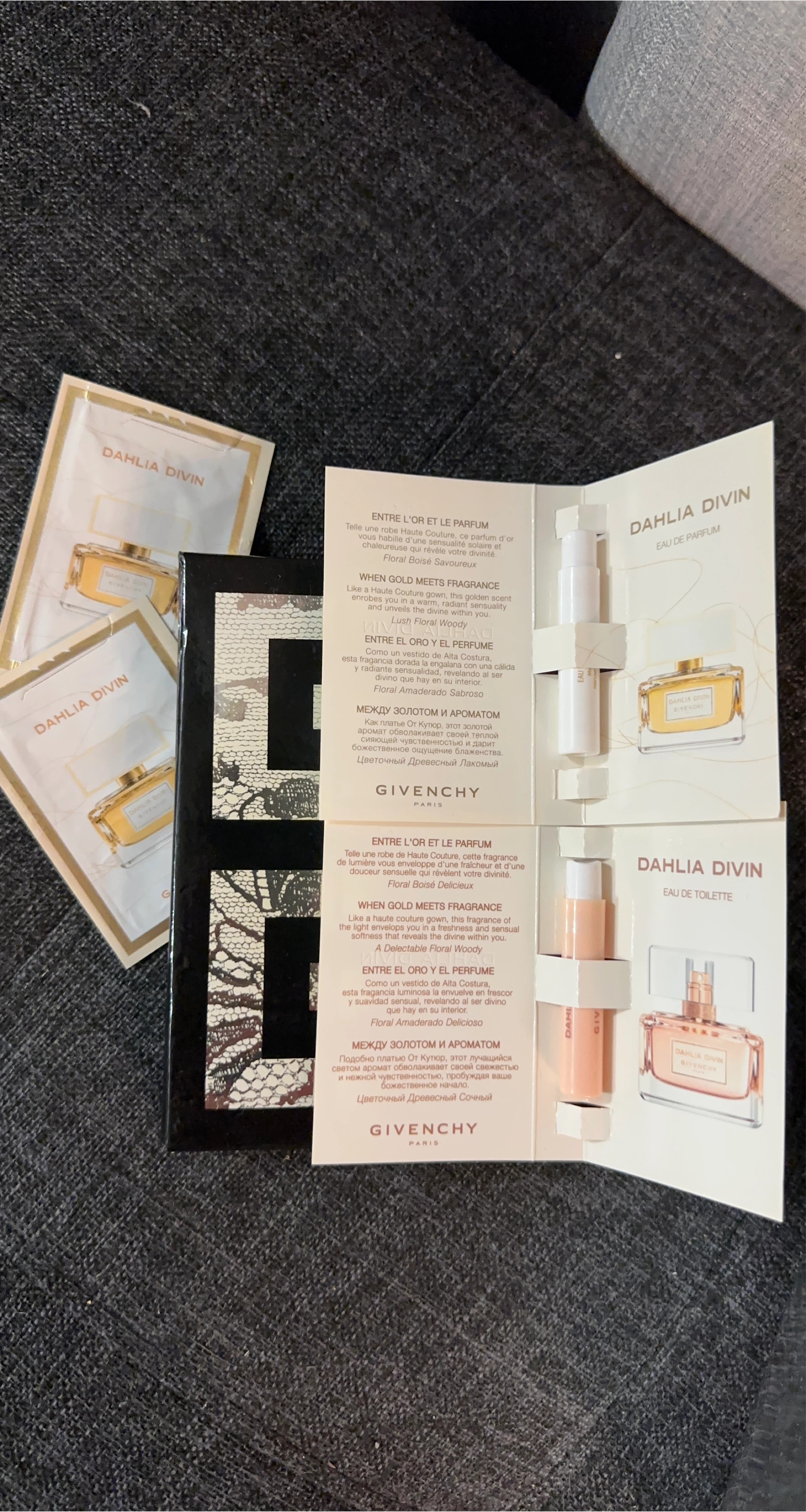 Givenchy Dahlia Divin Perfume Samples thumbnail