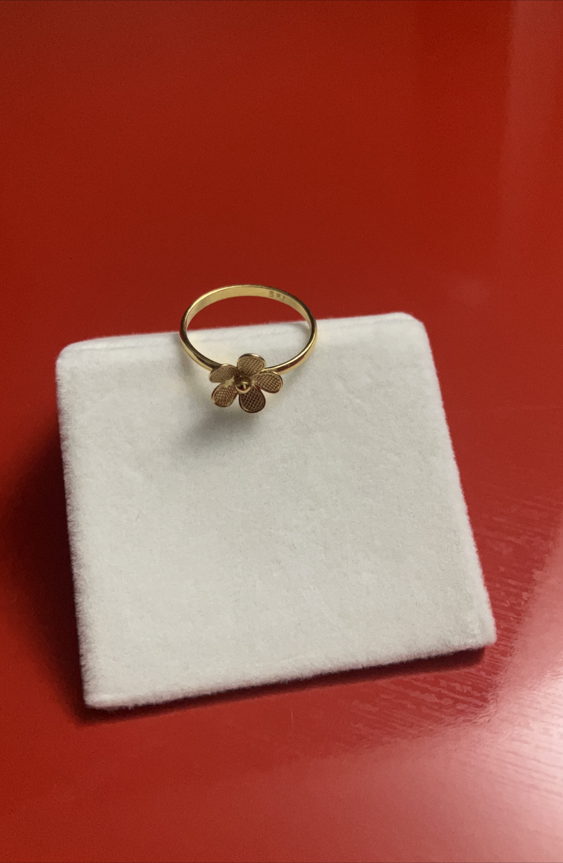 Gold Flower Ring thumbnail