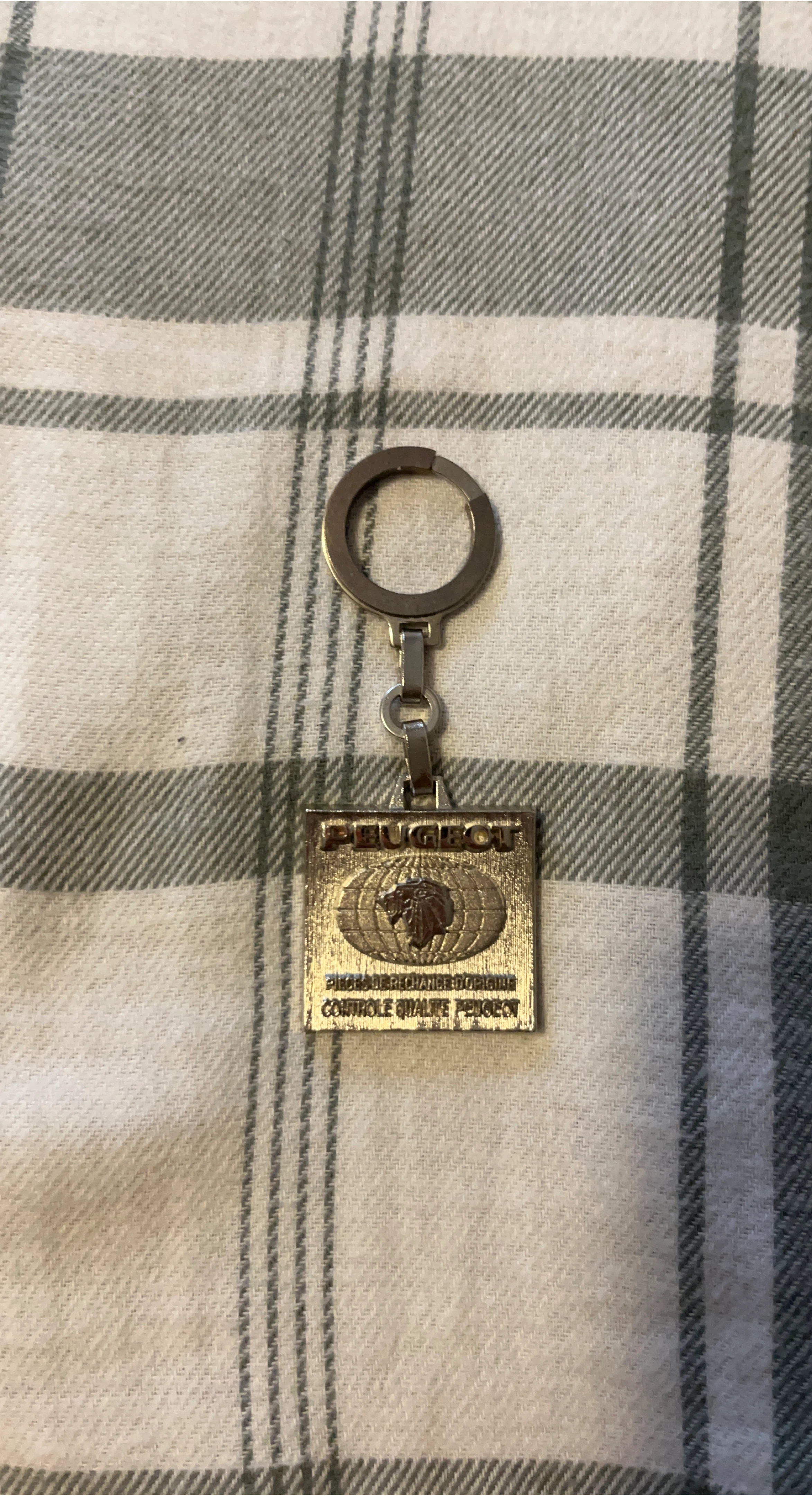 Peugeot Keychain thumbnail