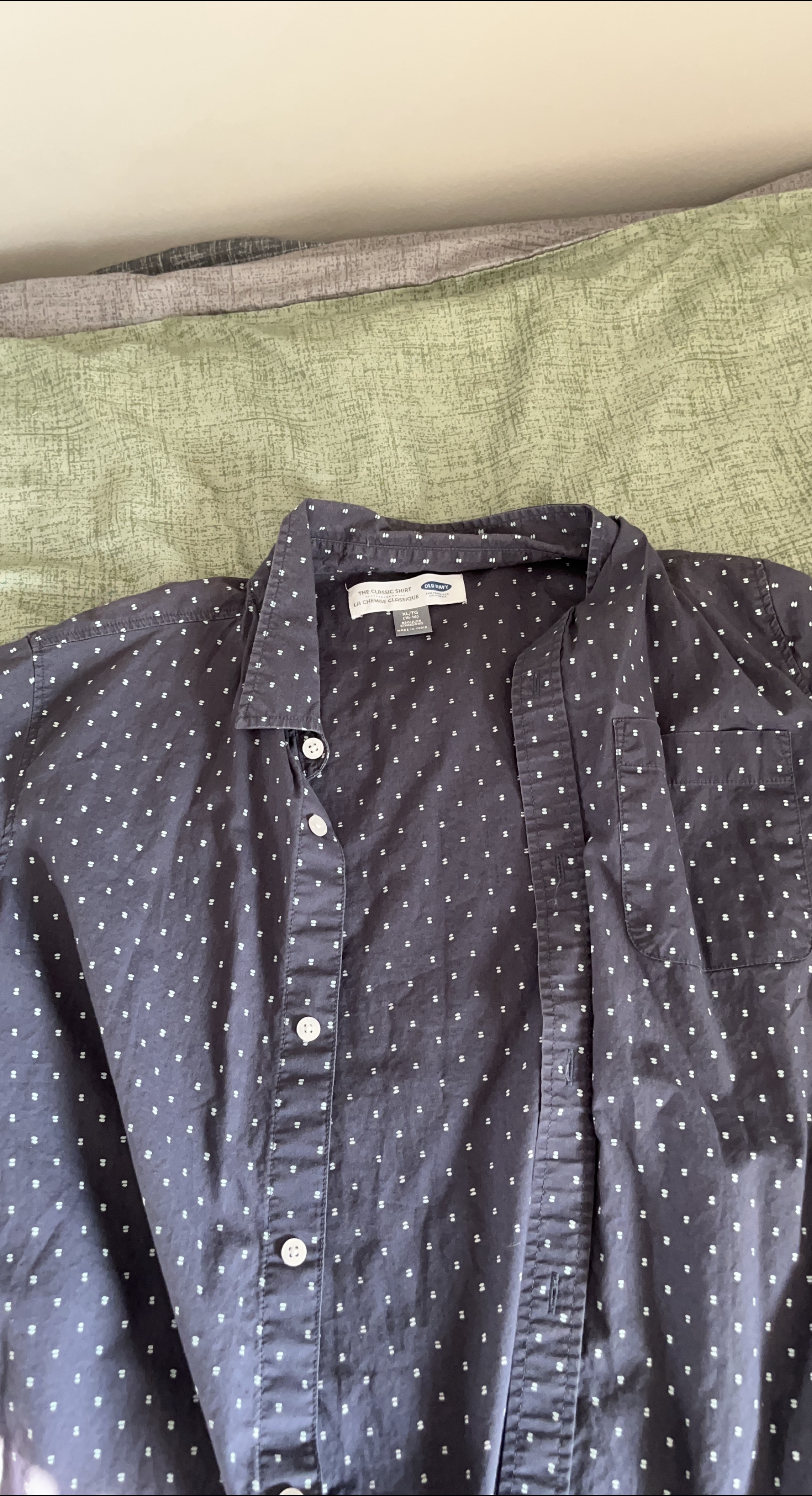 Old Navy Classic Shirt - XL thumbnail