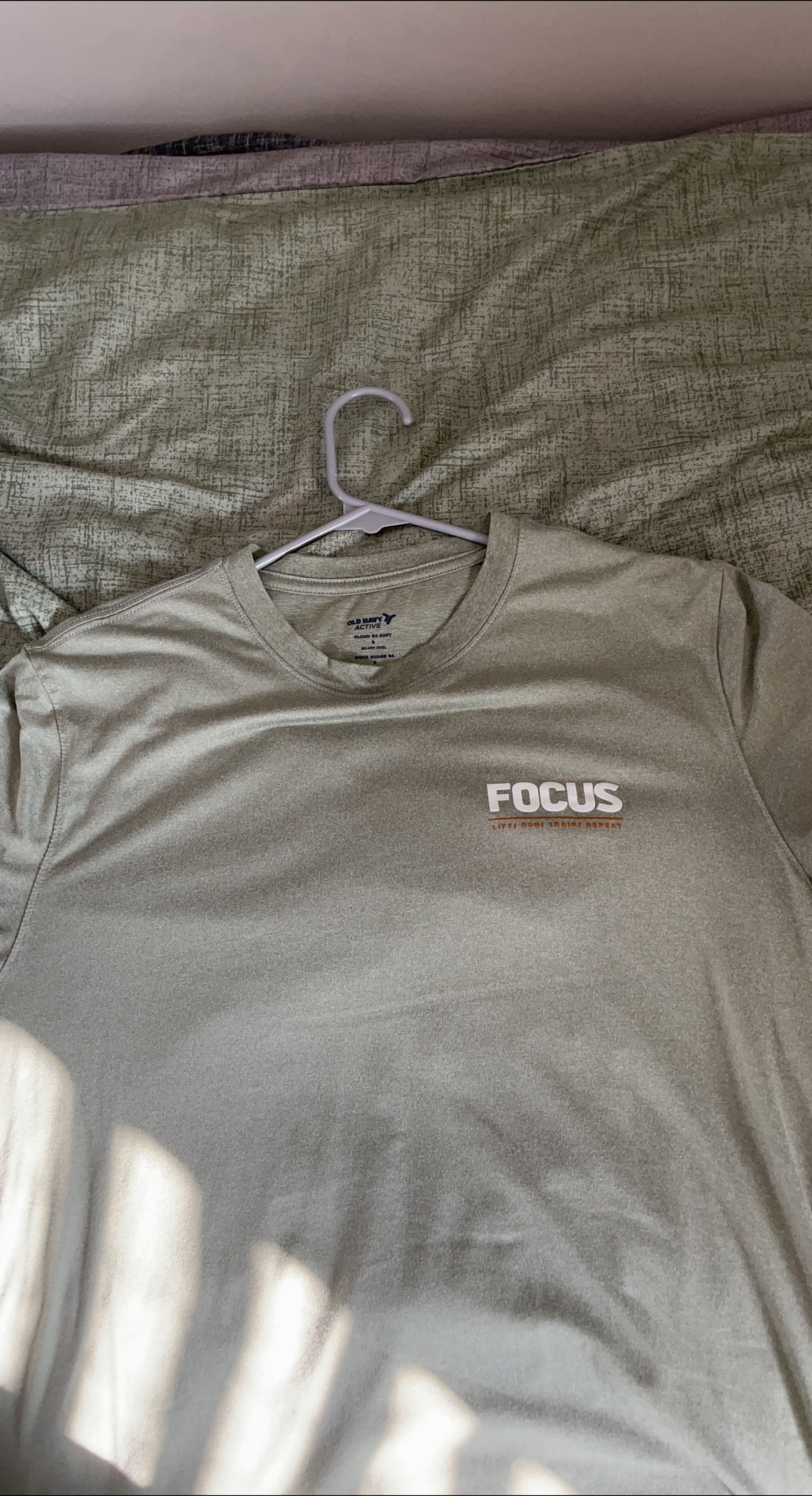 Old Navy Active T-Shirt - Focus Design thumbnail