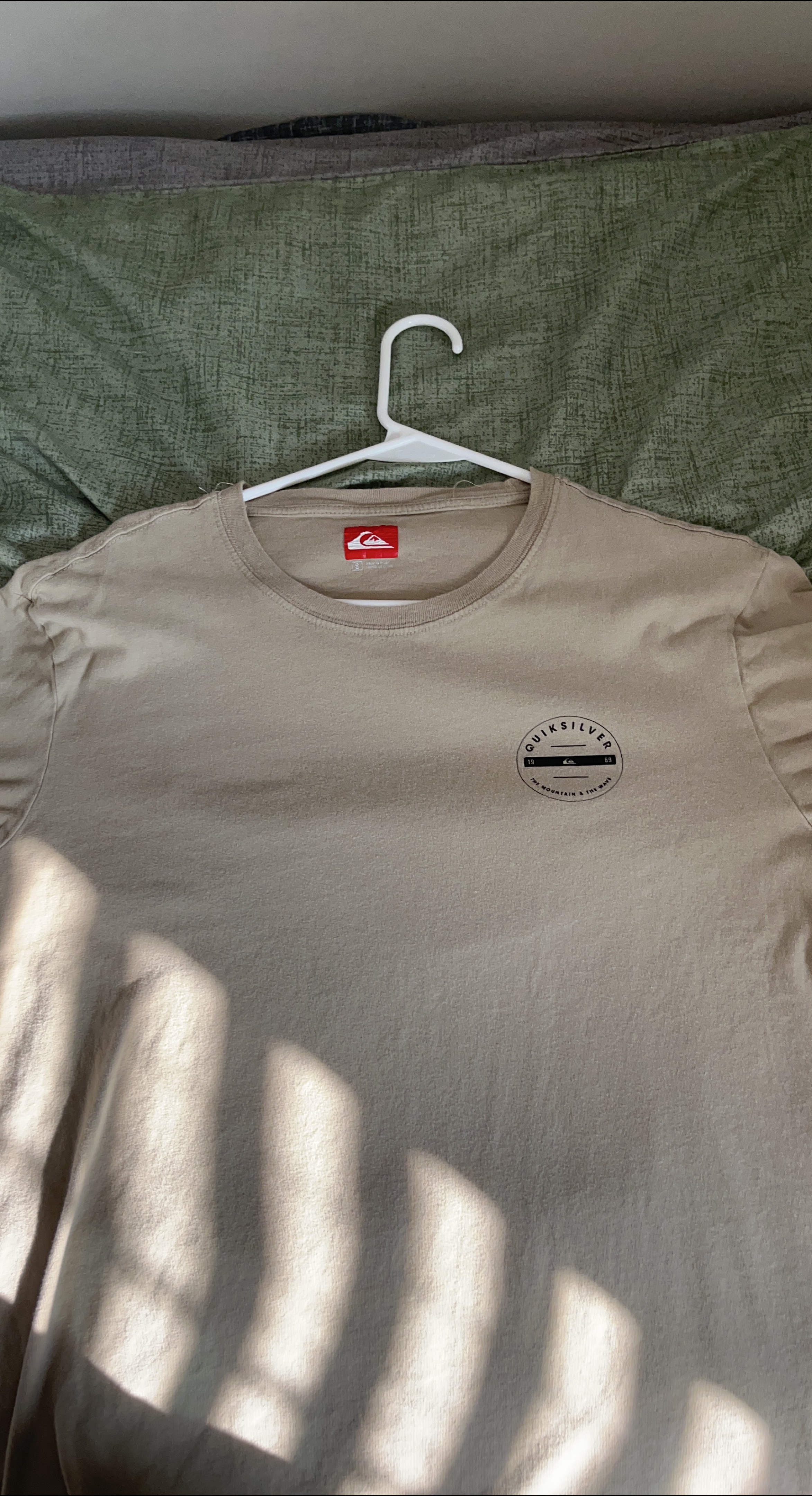 Quiksilver Beige T-Shirt - Size L thumbnail