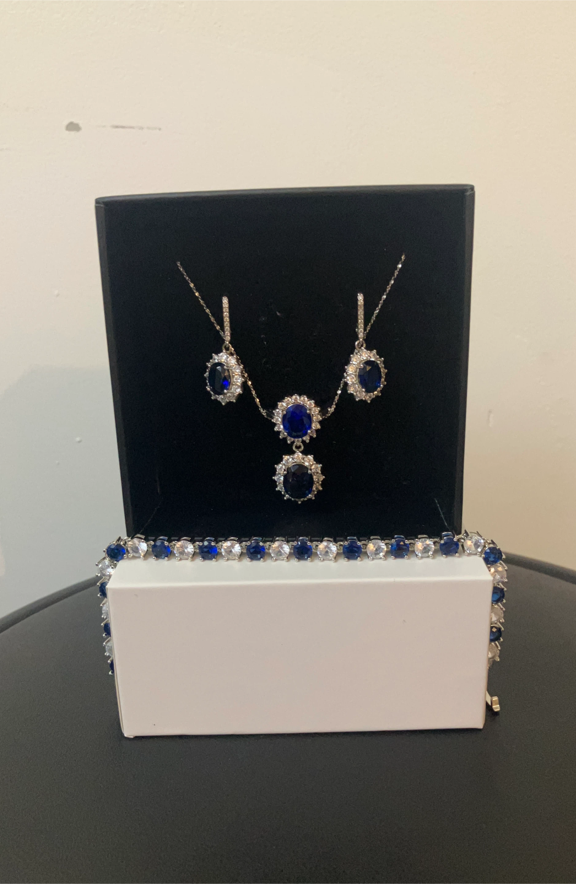 Jewellery Set: Necklace, Earrings, Bracelet